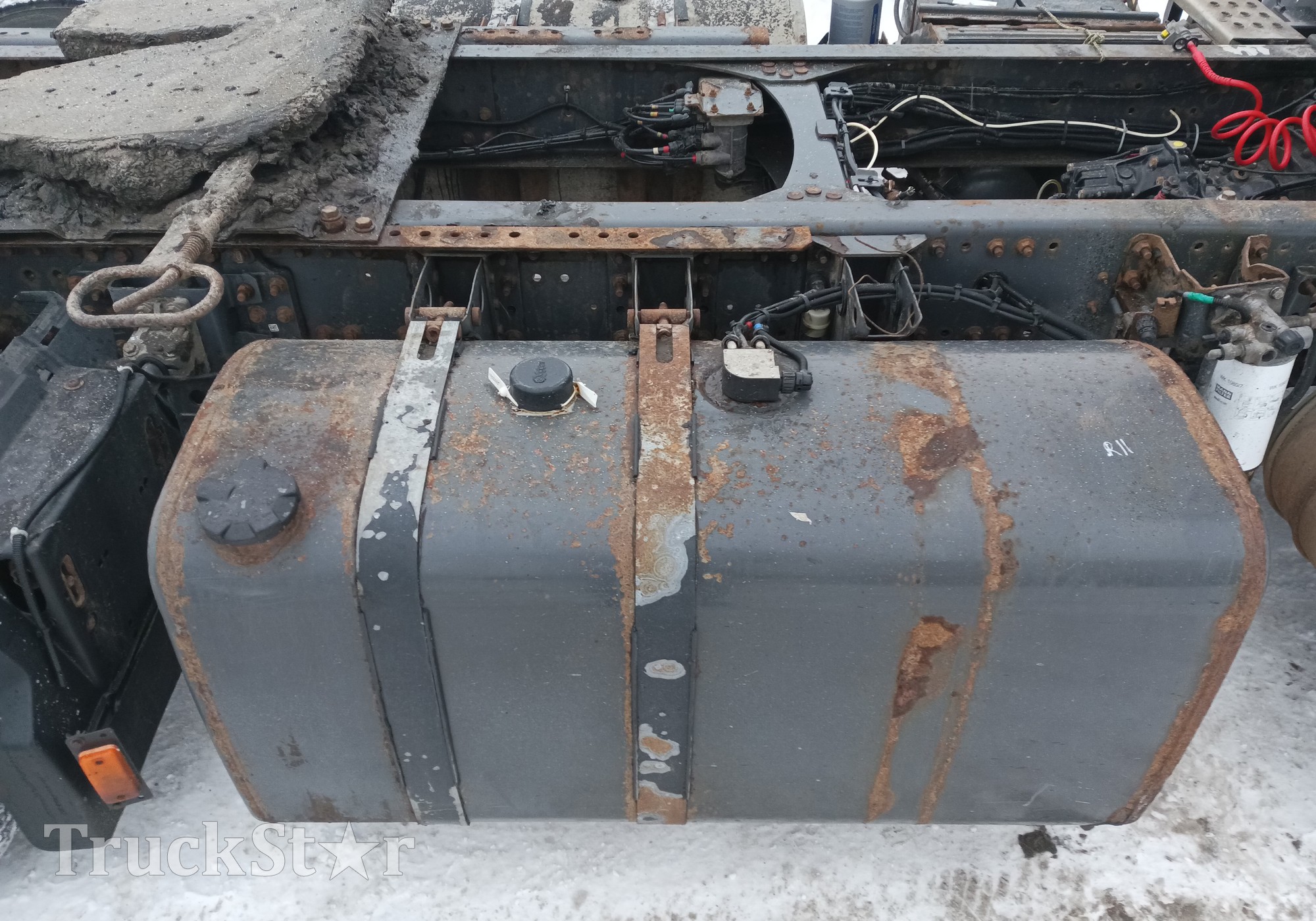 7421177647 Бак топливный 570L для Volvo