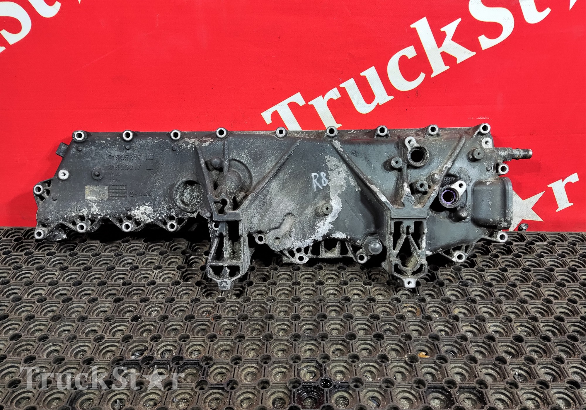 7421905815 Крышка масляного радиатора для Volvo FM
