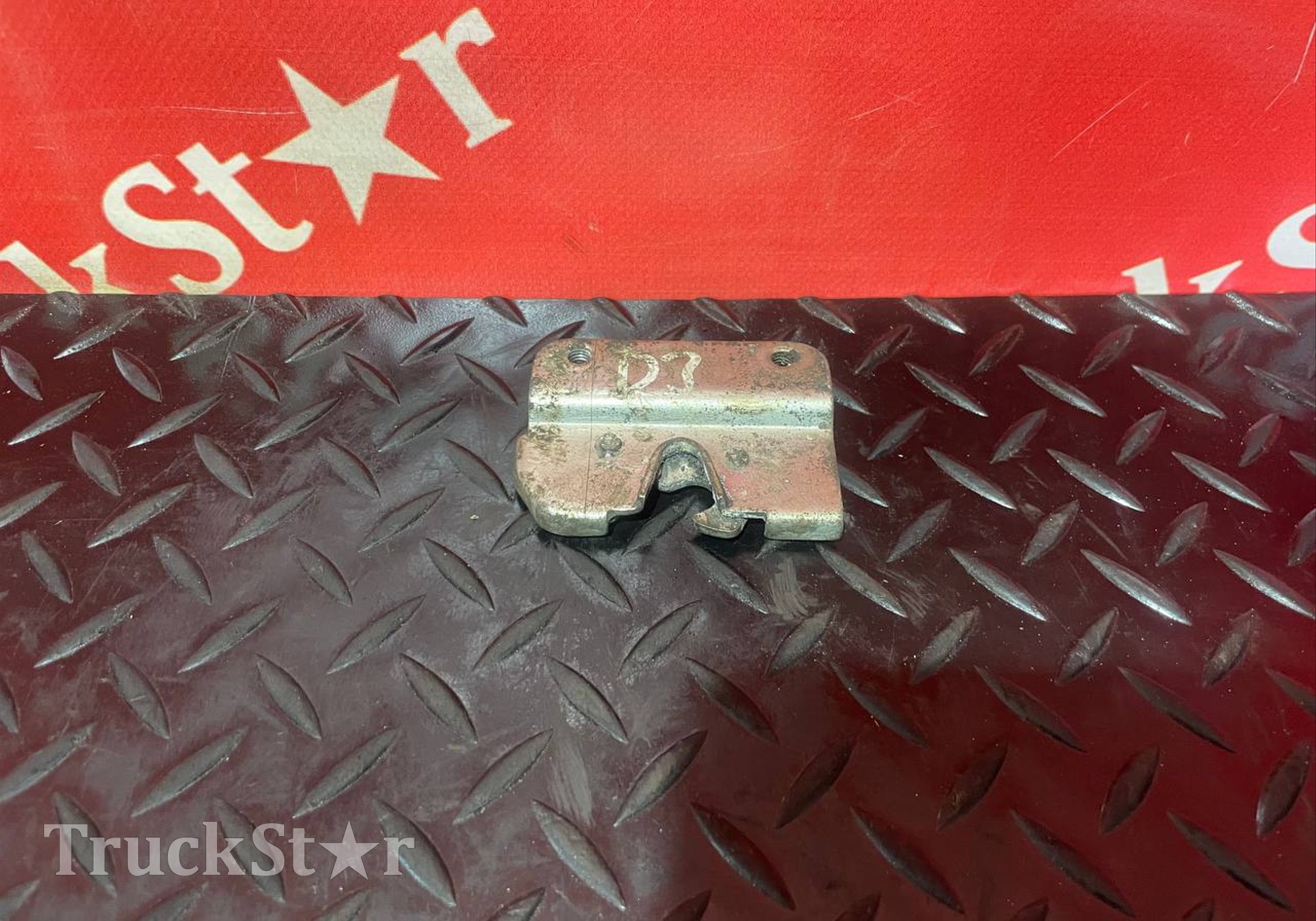 2127063 Замок инструментального ящика левый для Daf CF II (с 2006 по 2013)