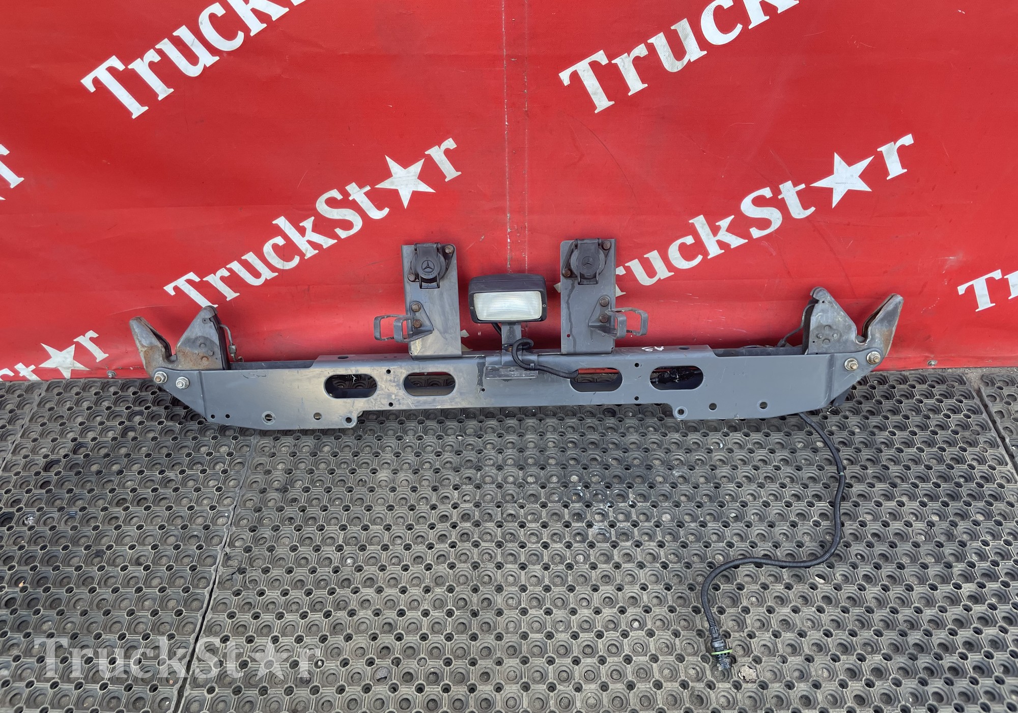 9303100758 Кронштейн перекидок в сборе для Mercedes-Benz Actros MP2 (с 2002 по 2008)