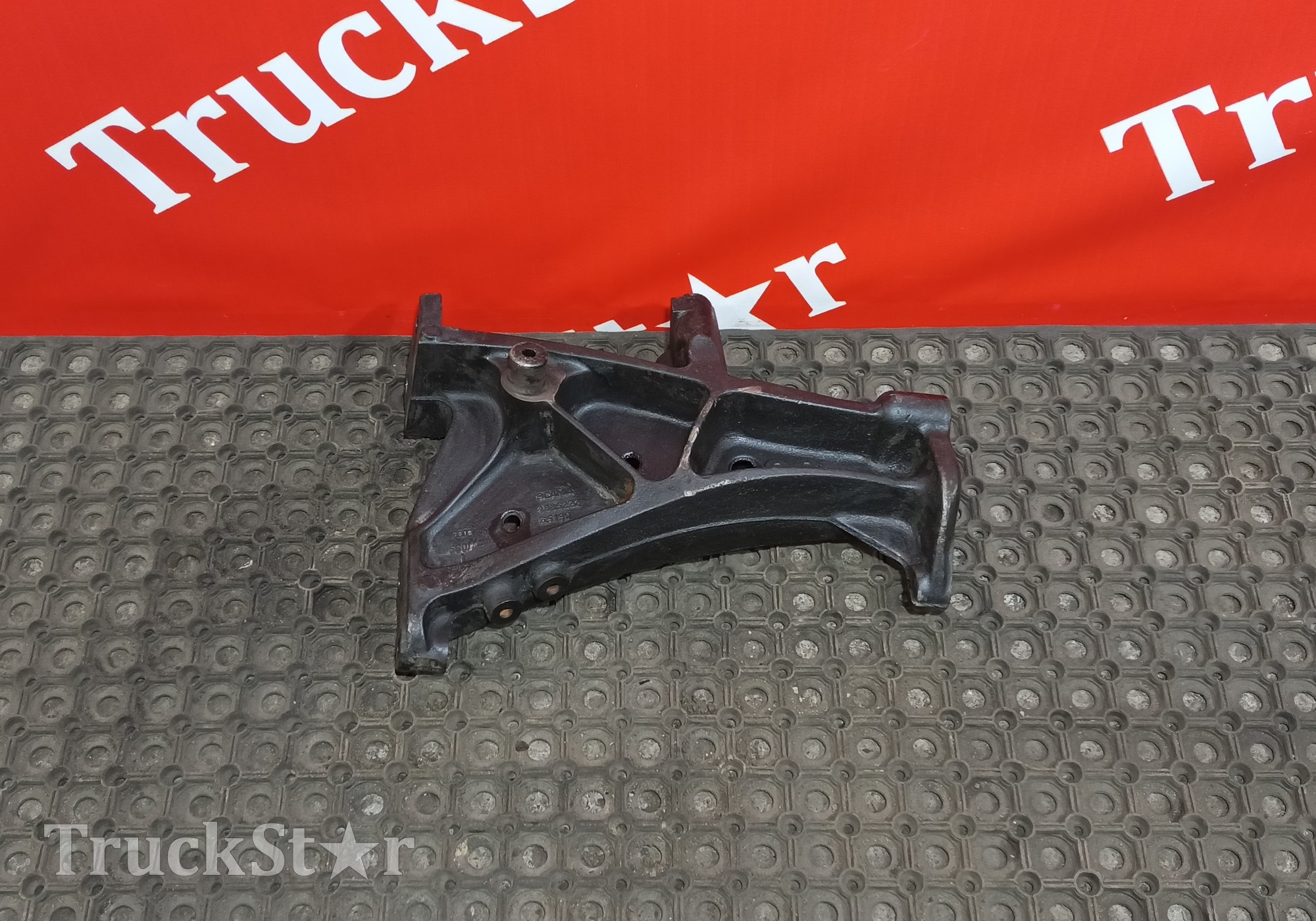 1885222 Кронштейн переднего бампера правый для Scania 5-series G (с 2004 по 2016)