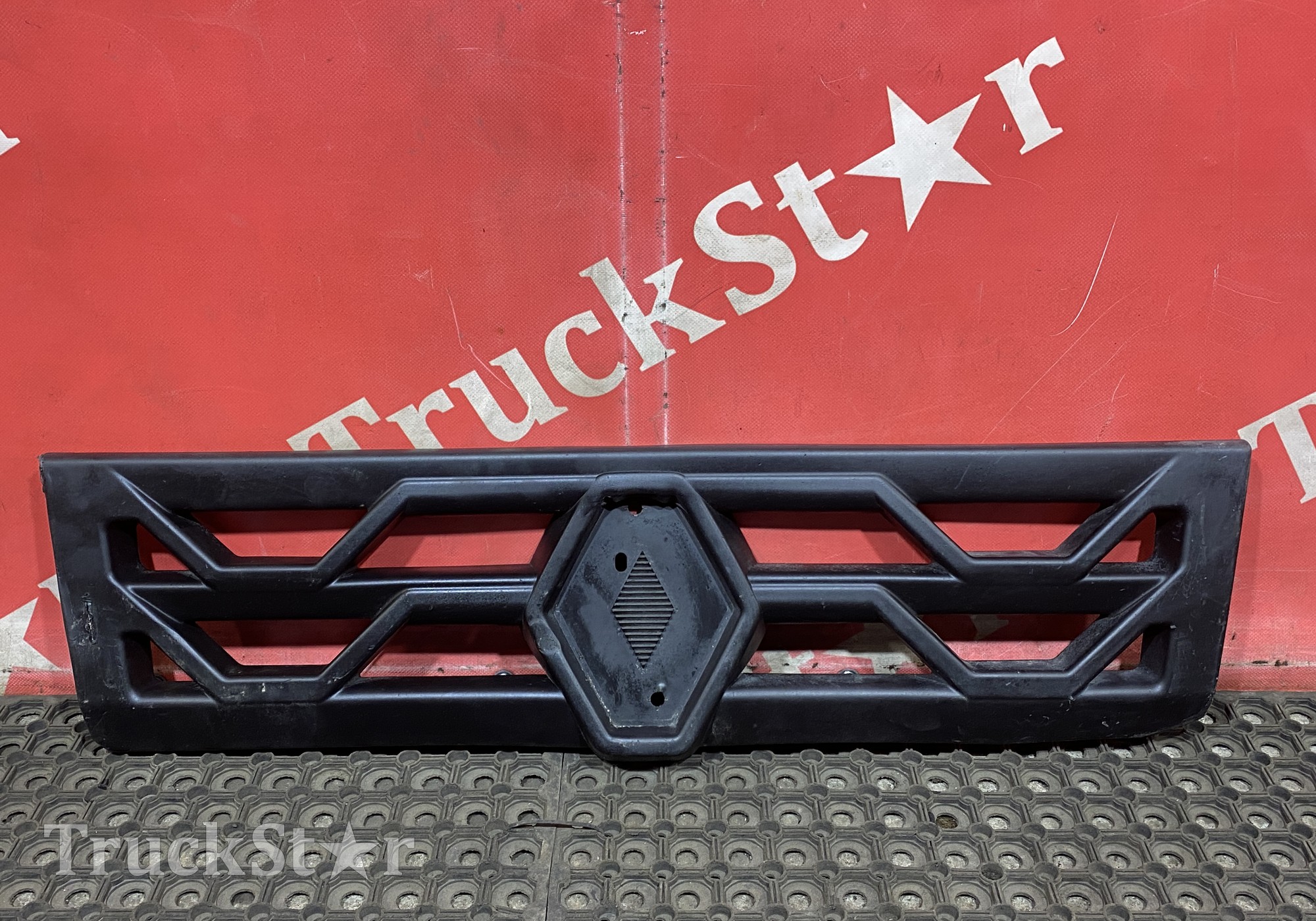 7482585763 Решетка (дефект) радиатора 2018г для Renault T (с 2013)
