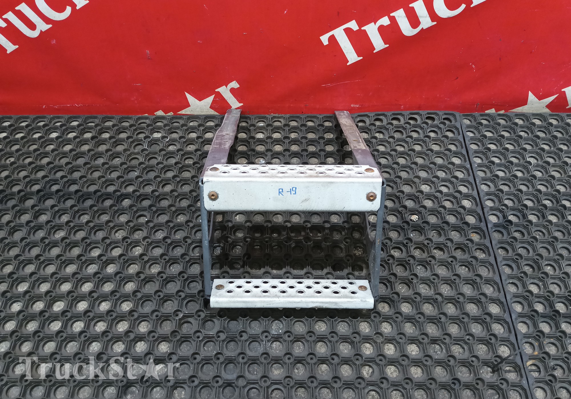 21891309 Подножка за кабиной 2016г для Renault T