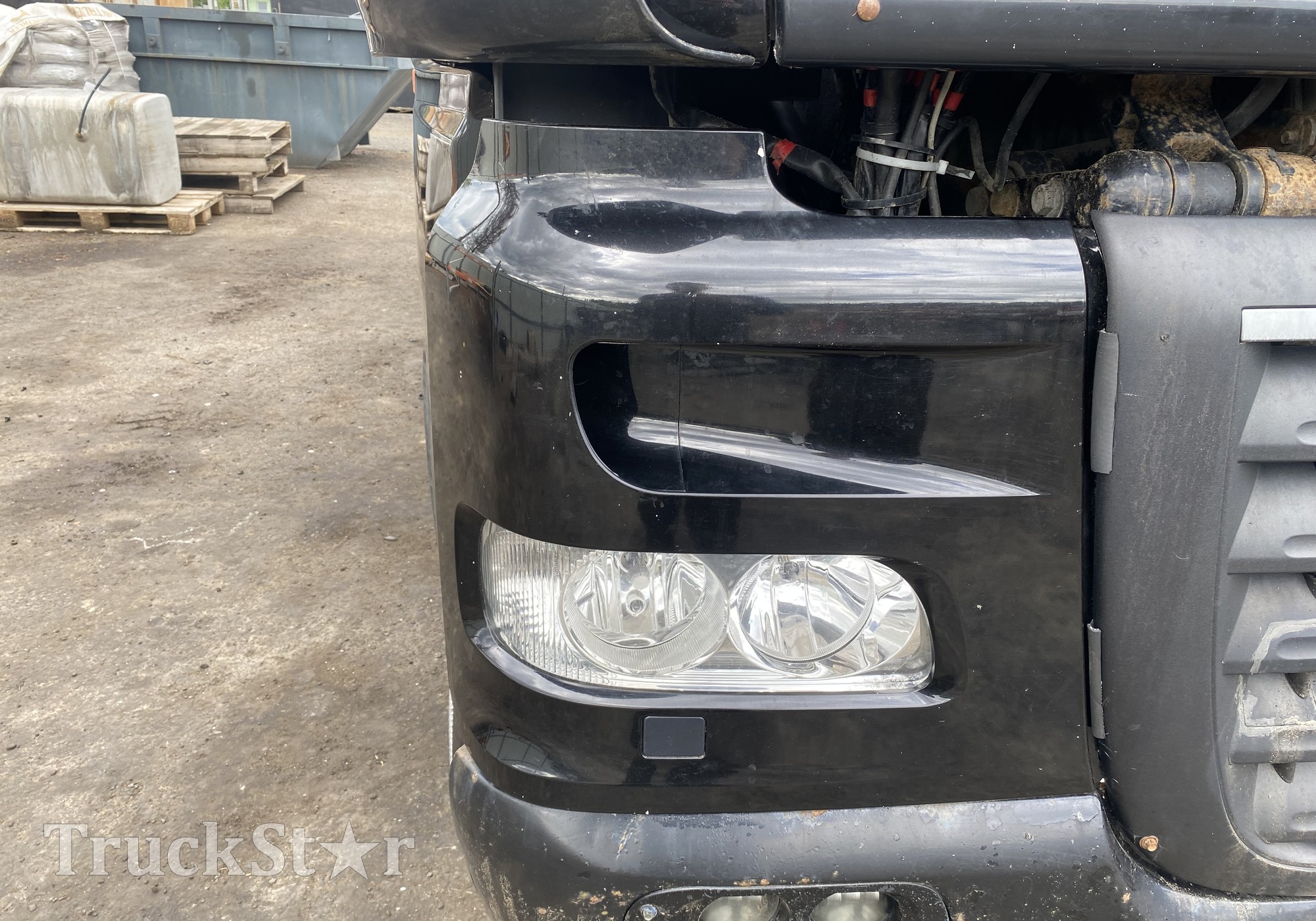 1738627 Облицовка фары правой для Daf XF95