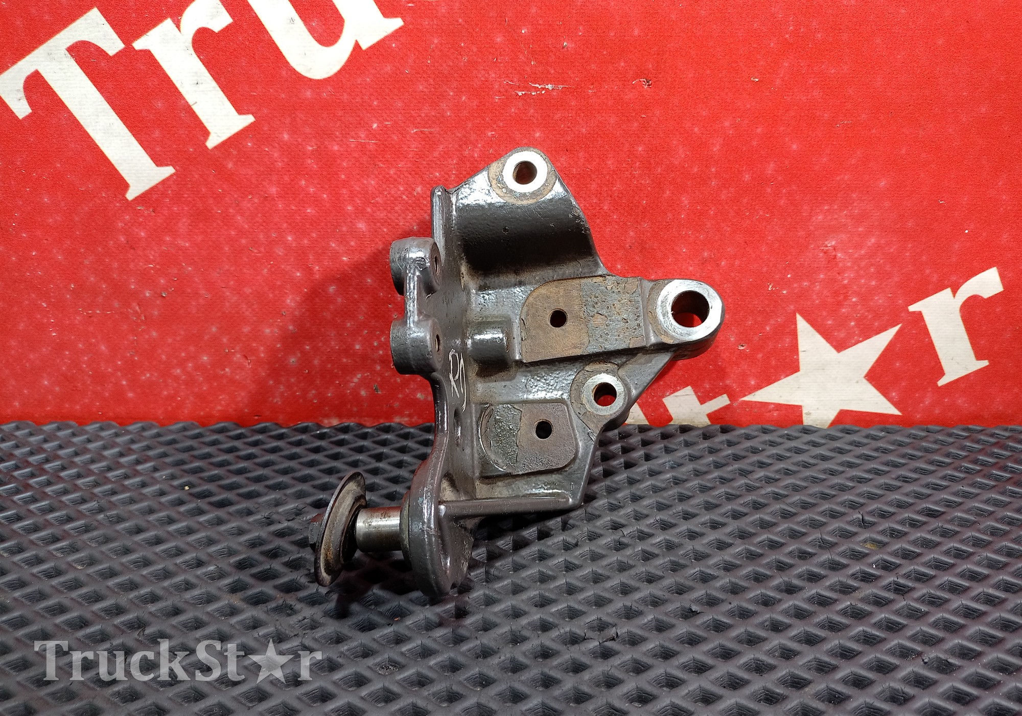 20560925 Кронштейн ролика натяжителя для Renault Premium