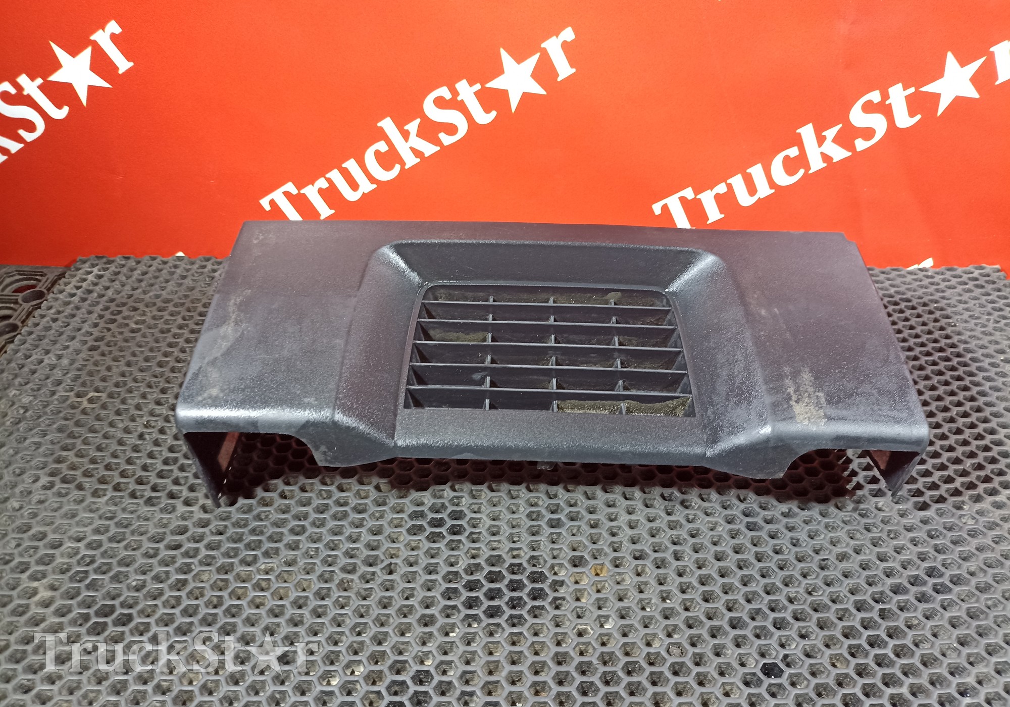 1848345 Накладка отопителя правая 2018г. для Daf XF105