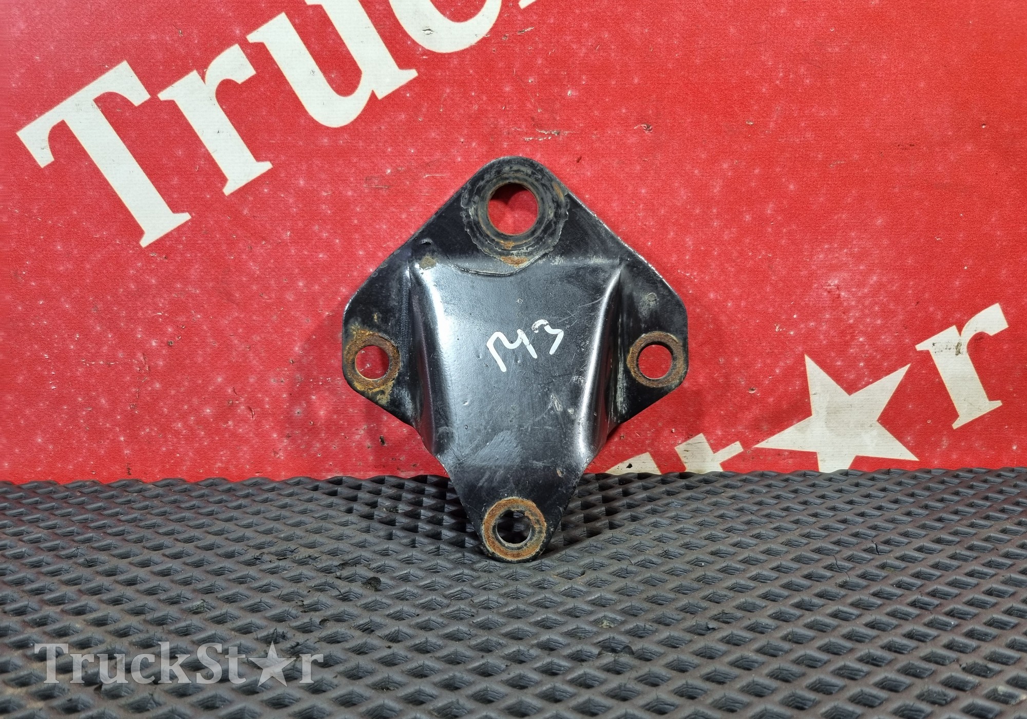 81417200136 Кронштейн рессоры передней для Man TGS