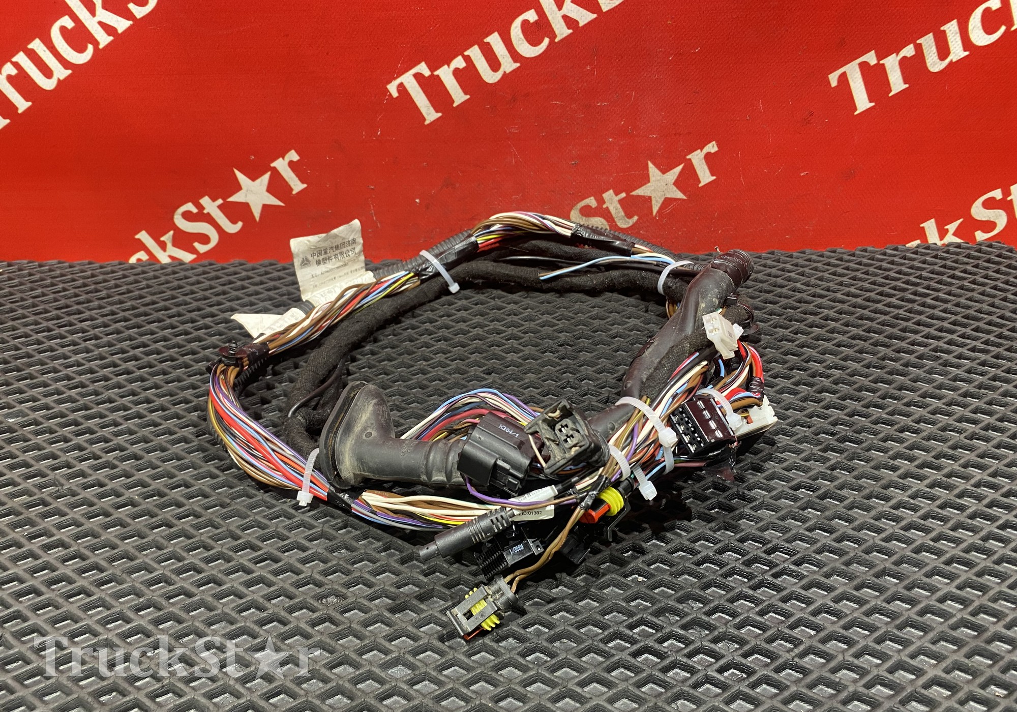 AZ962277000086 Проводка двери правой 2023г. для Sinotruk Sitrak C7H