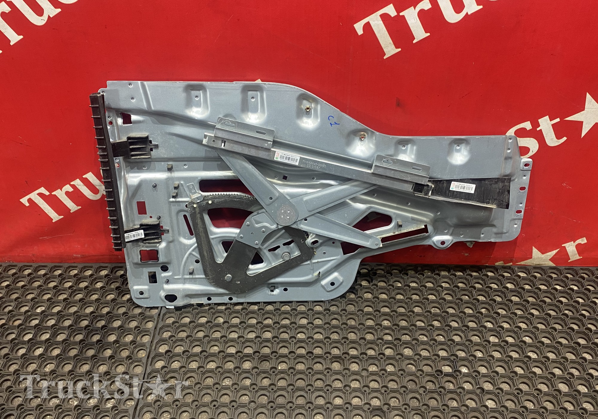 711W626456050 Стеклоподъемник правый 2023г для Sinotruk Sitrak C7H