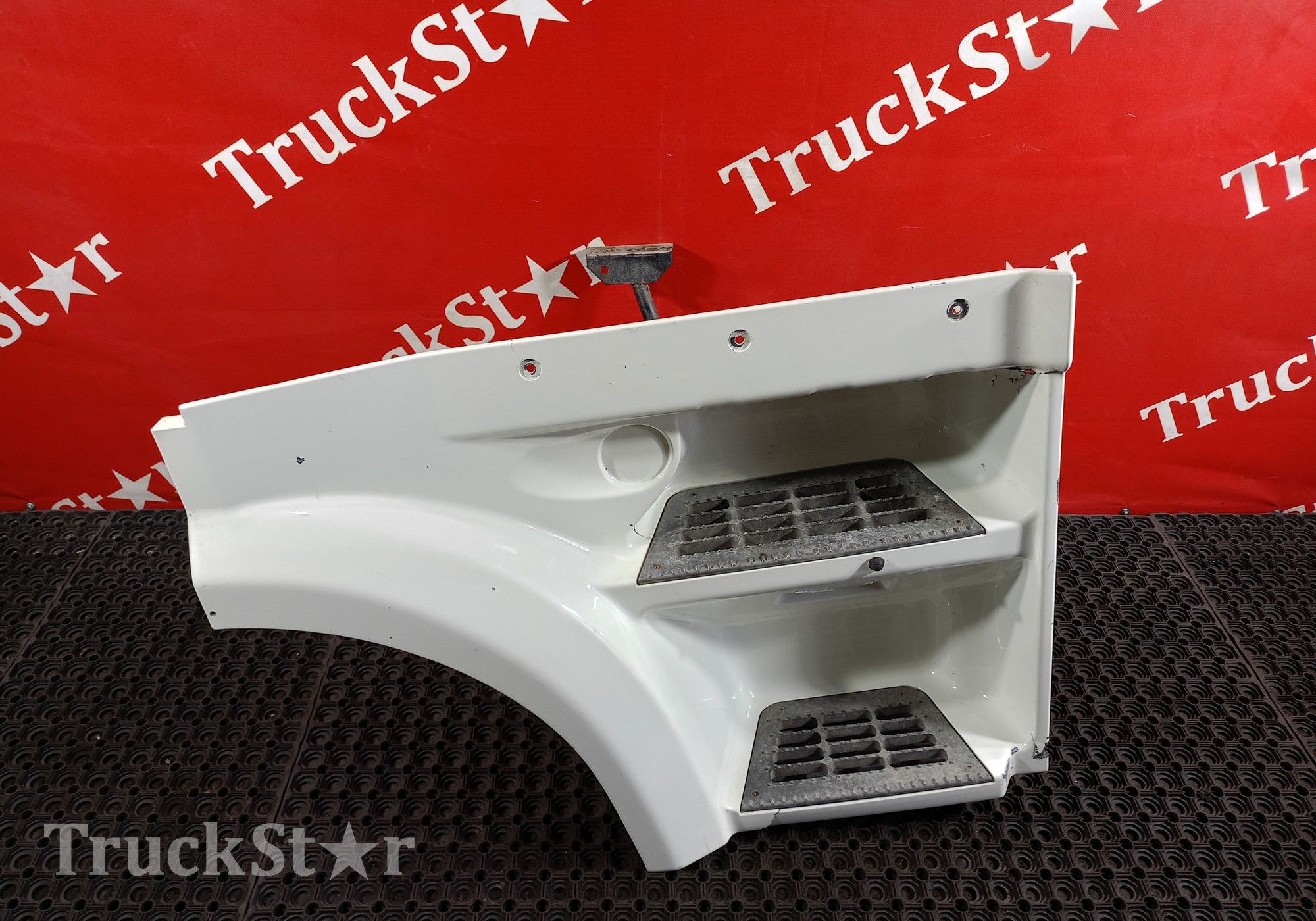 1836305 Корпус (дефект) подножек правый для Daf