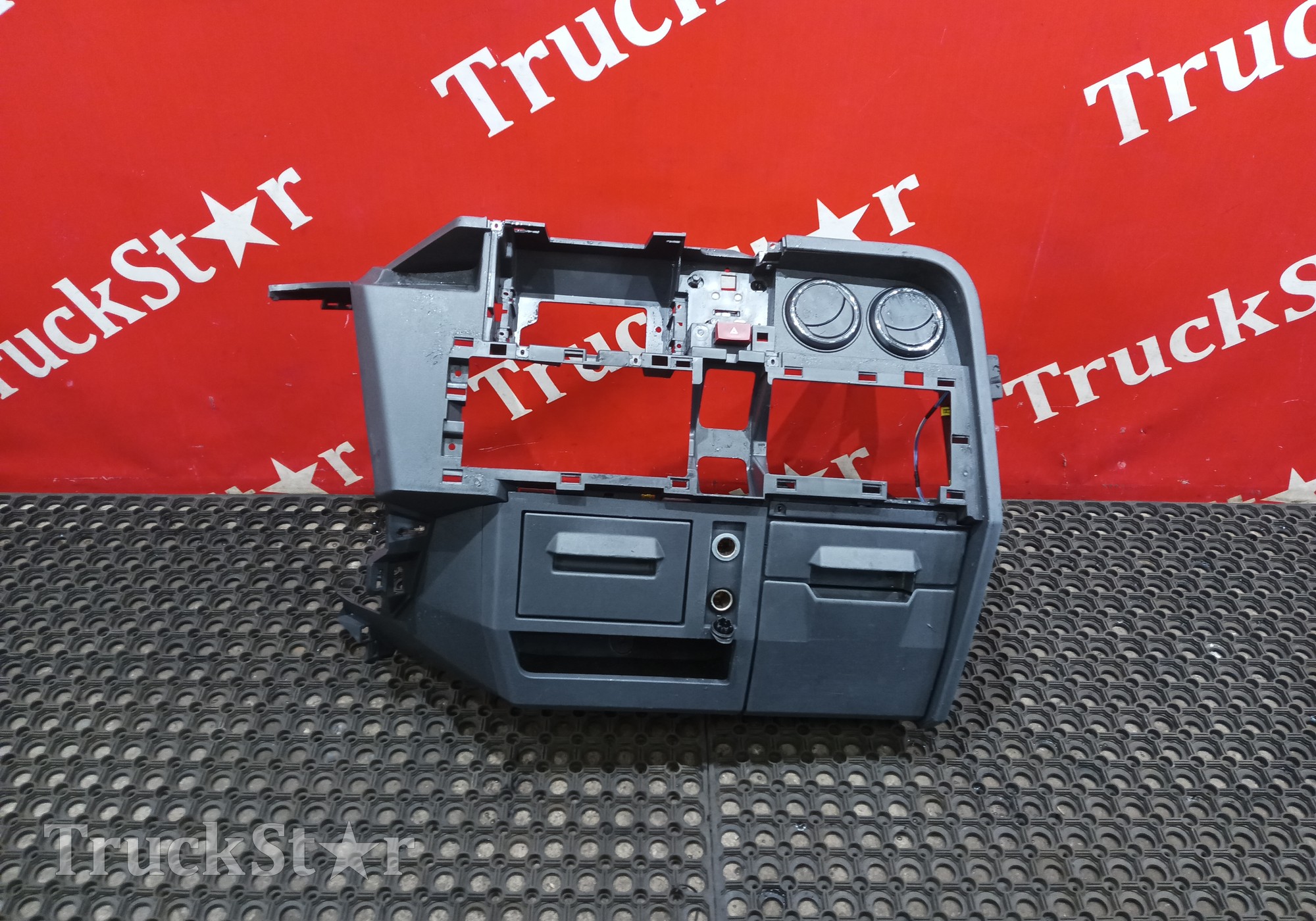 7484527808 Корпус панели приборов 2016г для Renault T (с 2013)