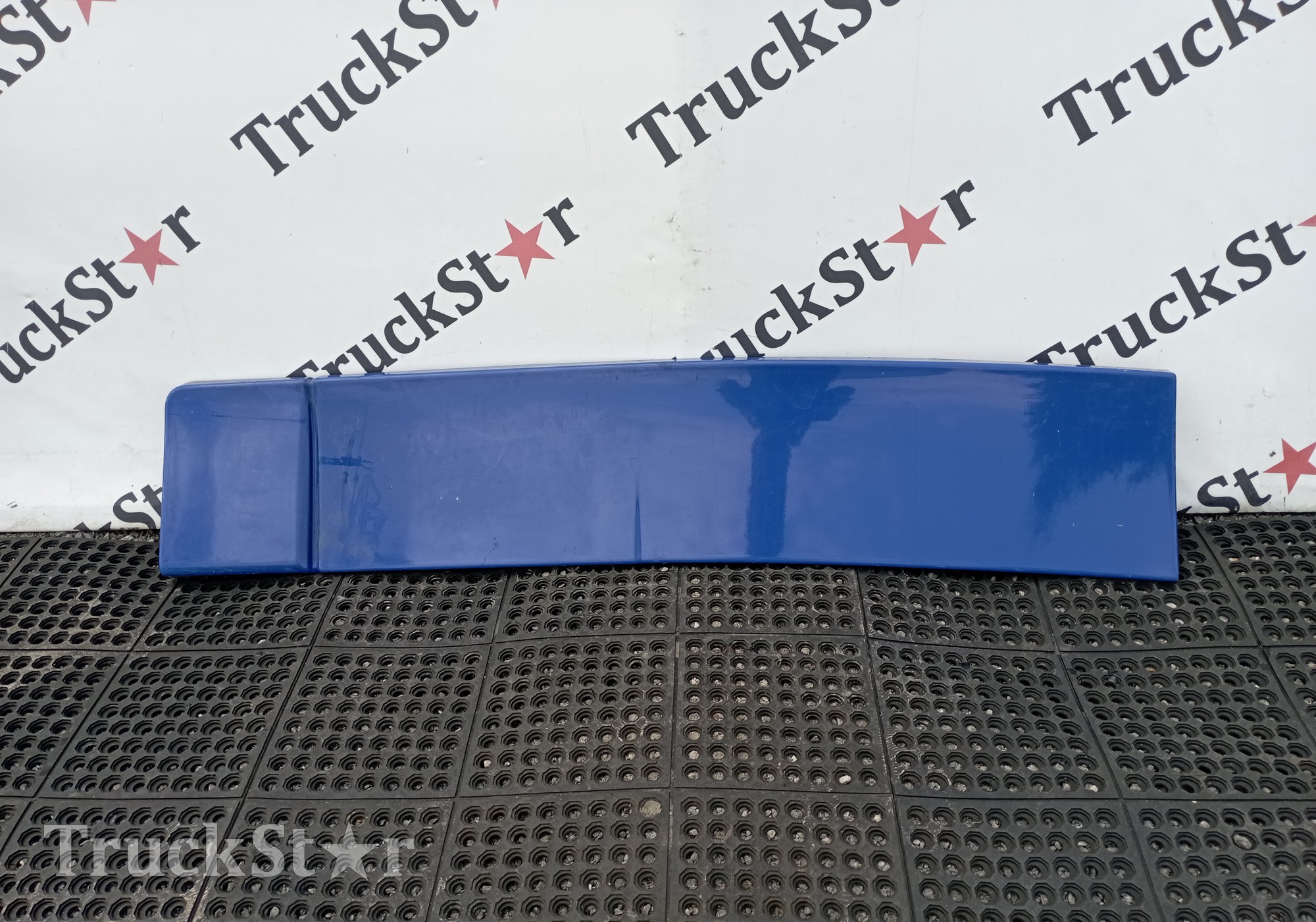 20553912 Спойлер кабины боковой правый для Volvo FH