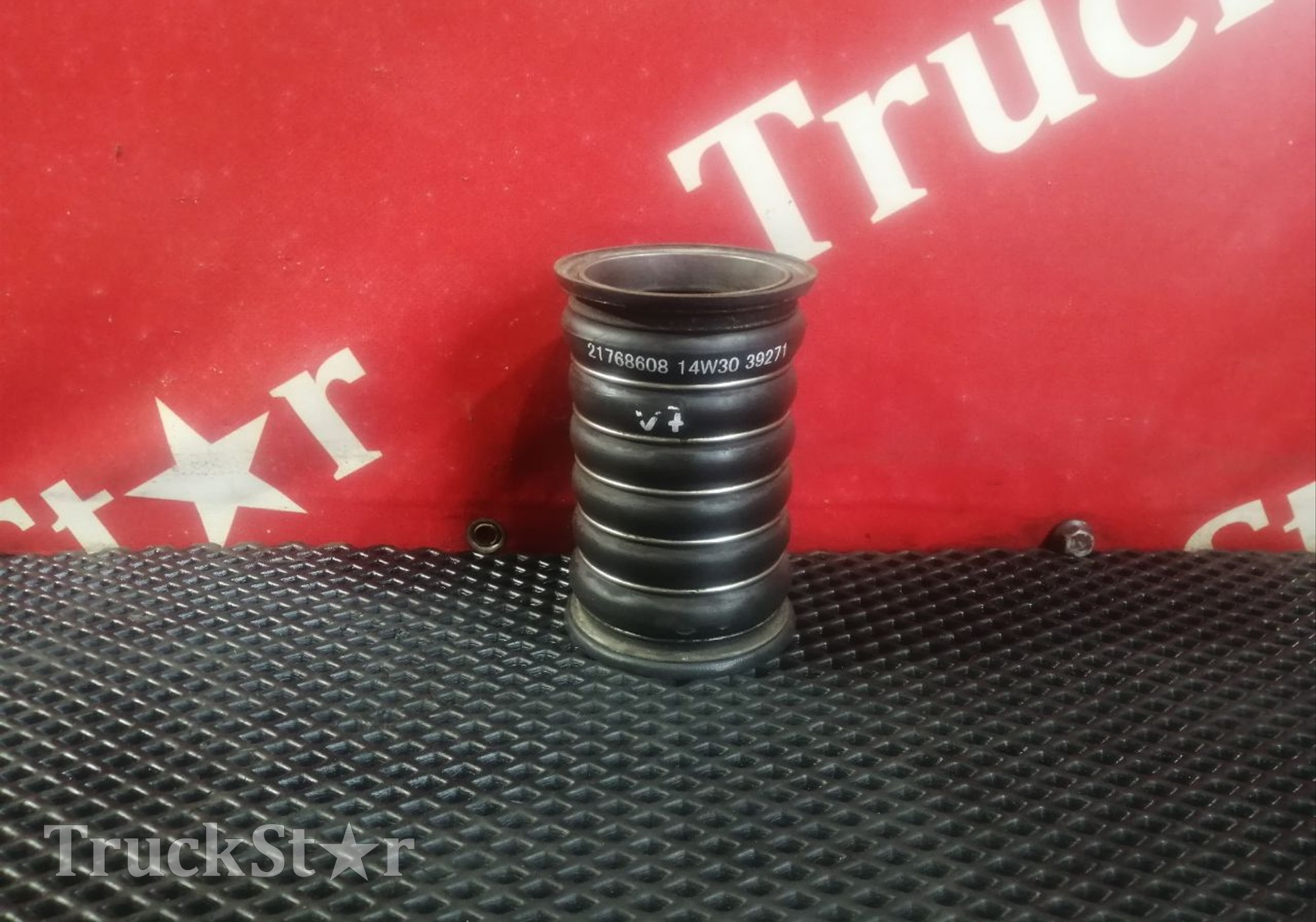 21768608 Патрубок интеркулера для Renault T