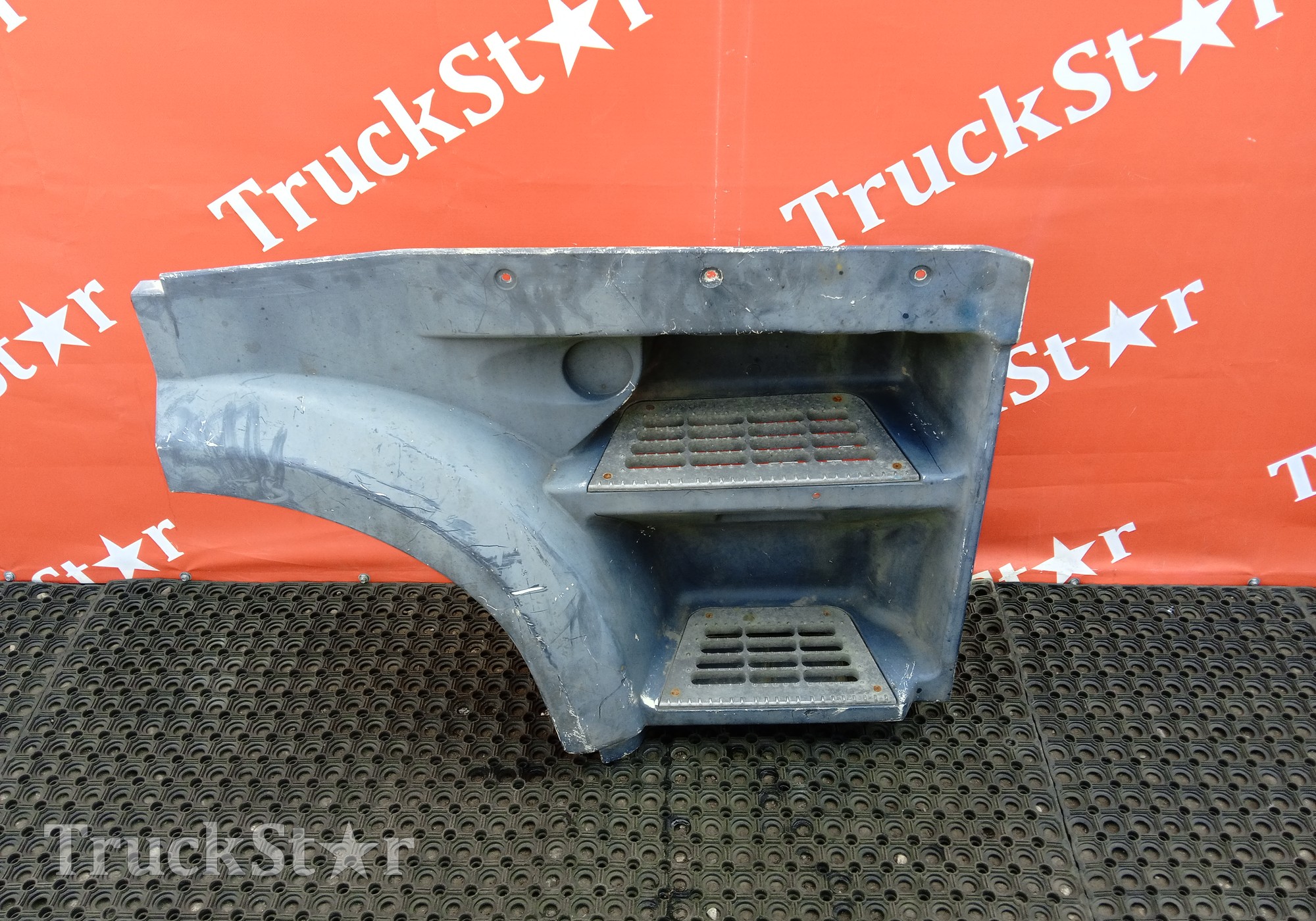 1796245 Корпус (дефект) подножек правый для Daf XF95