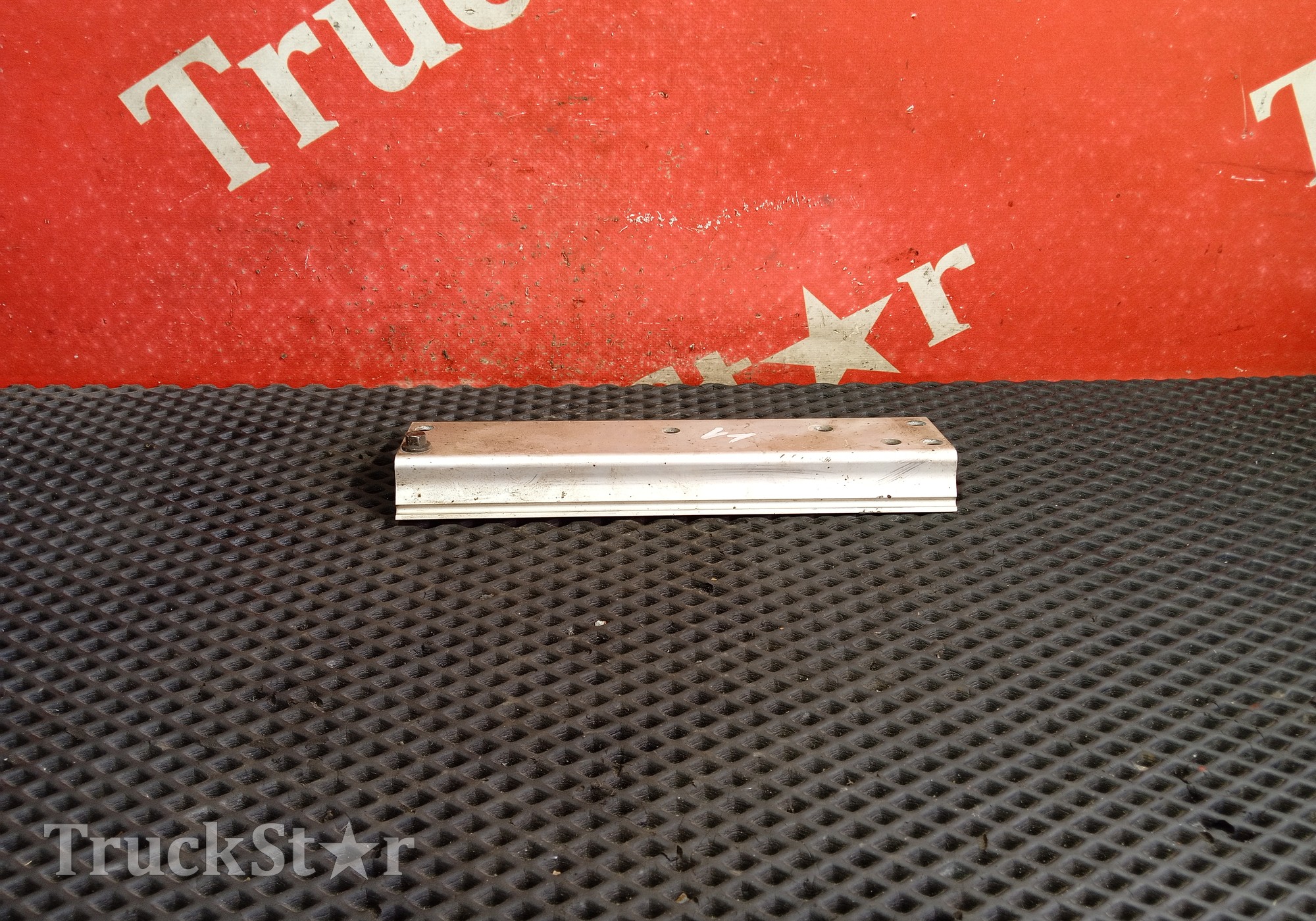 21641264 Кронштейн бака AdBlue для Volvo