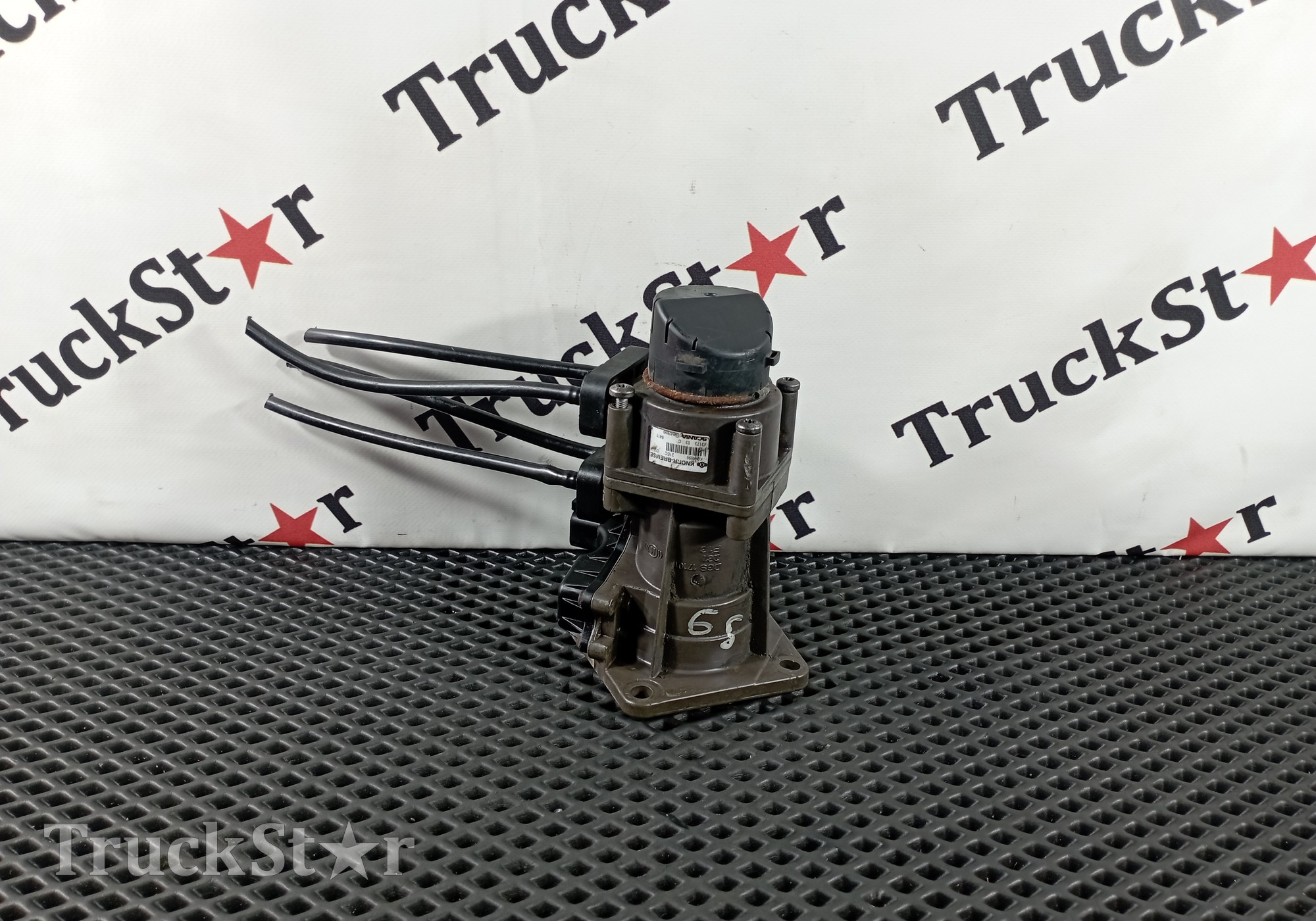 1942899 Кран тормозной главный для Scania 5-series