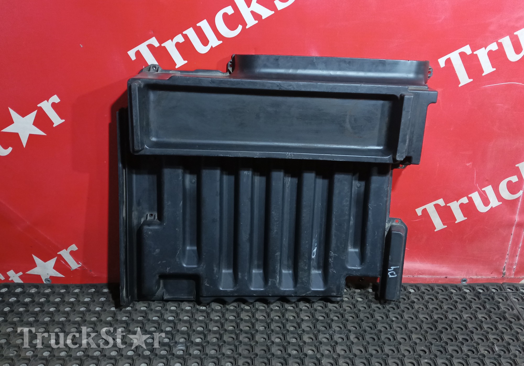 1368672 Крышка инструментального ящика для Daf XF105