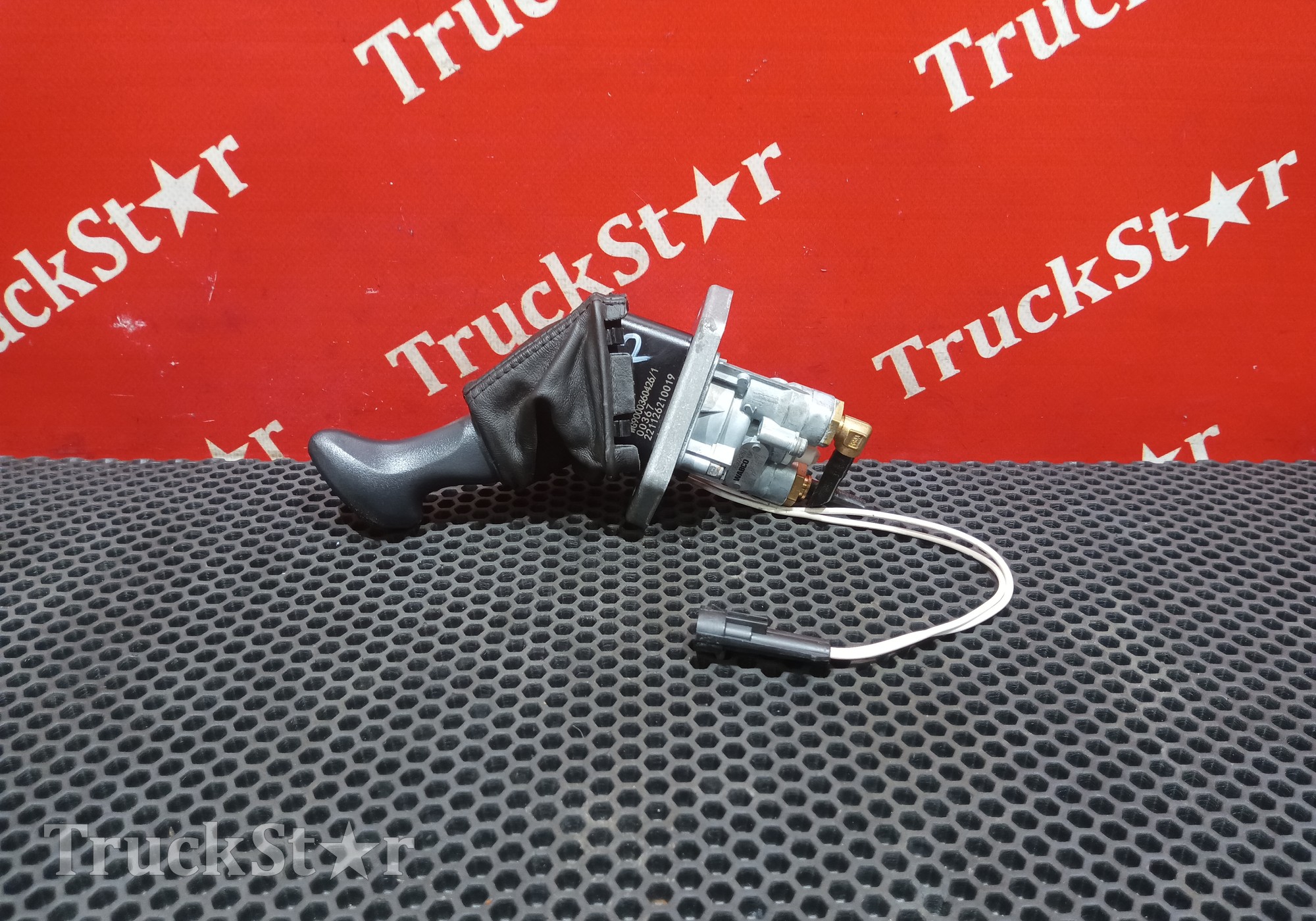 WG9000360426 Кран ручного тормоза прицепа 2022г. для Sinotruk Sitrak C7H MAX