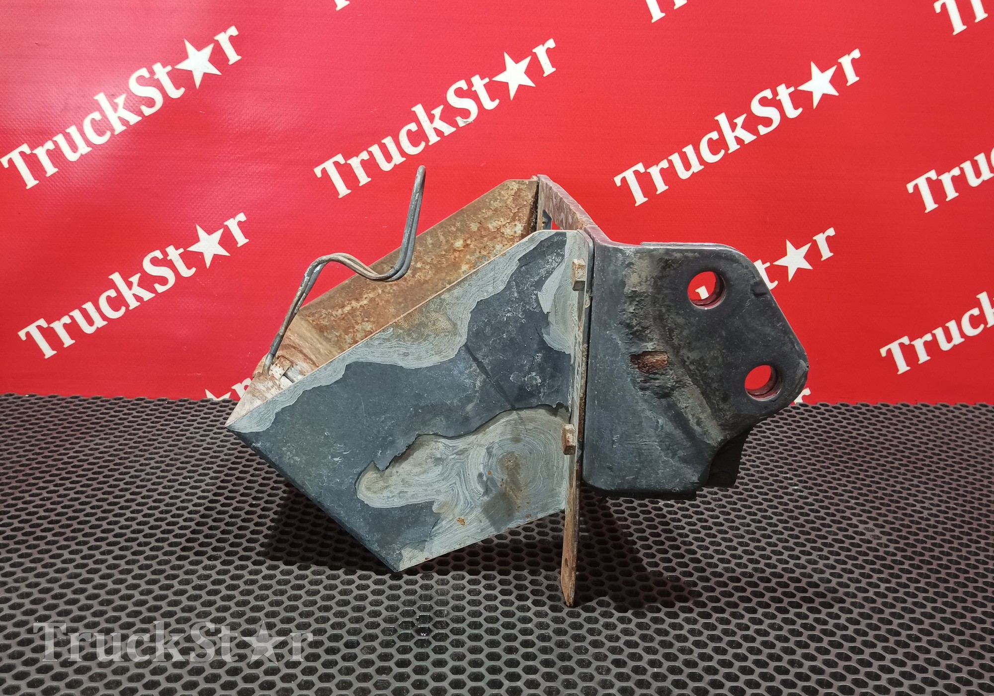 1904758 Кронштейн противооткатного упора правый для Scania 5-series R (с 2004 по 2016)