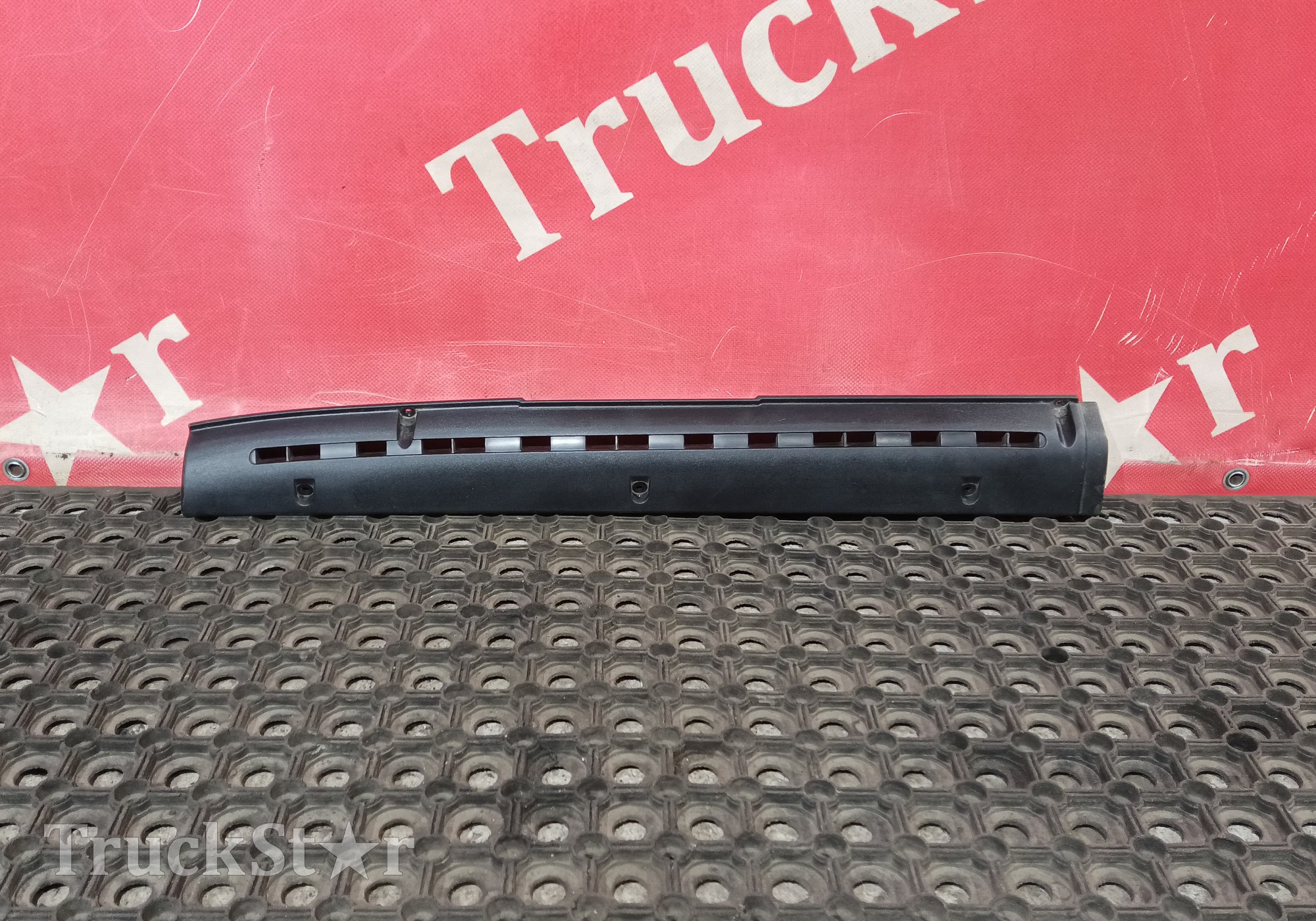 1297409 Накладка торпедо 2019 год. для Daf XF105