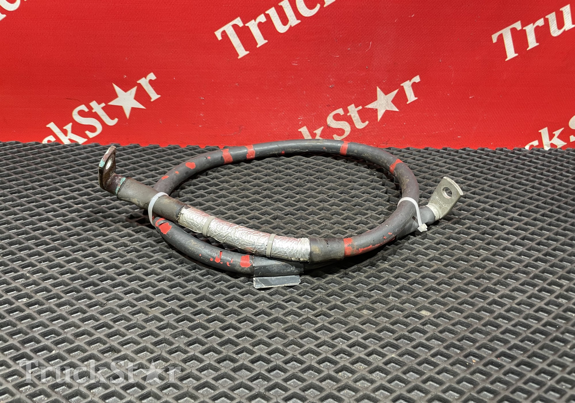 22216097 Провод силовой 1030мм / 15мм 2020г. для Volvo