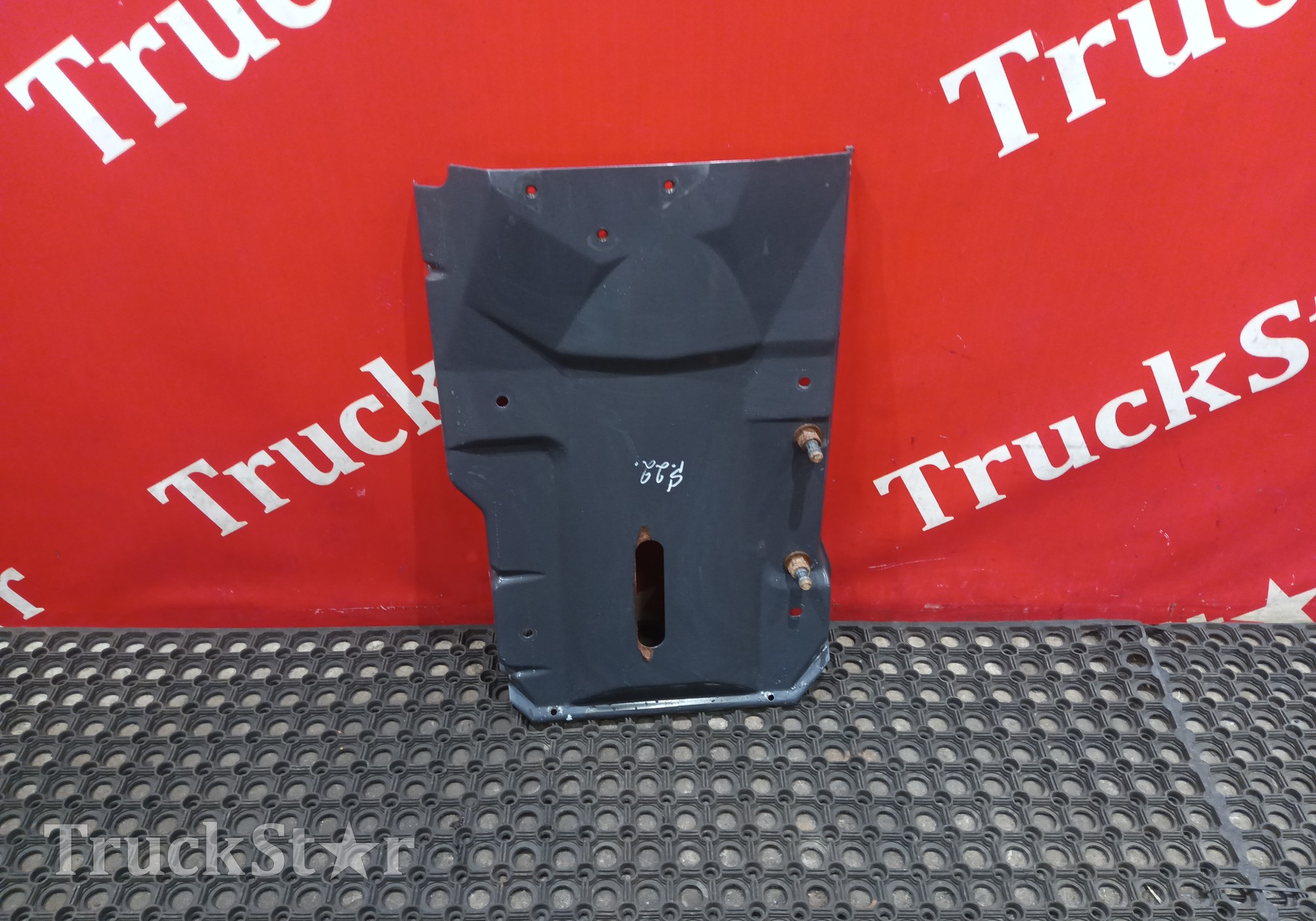 1741549 Кронштейн корпуса воздушного фильтра 2017г для Scania 5-series R (с 2004 по 2016)