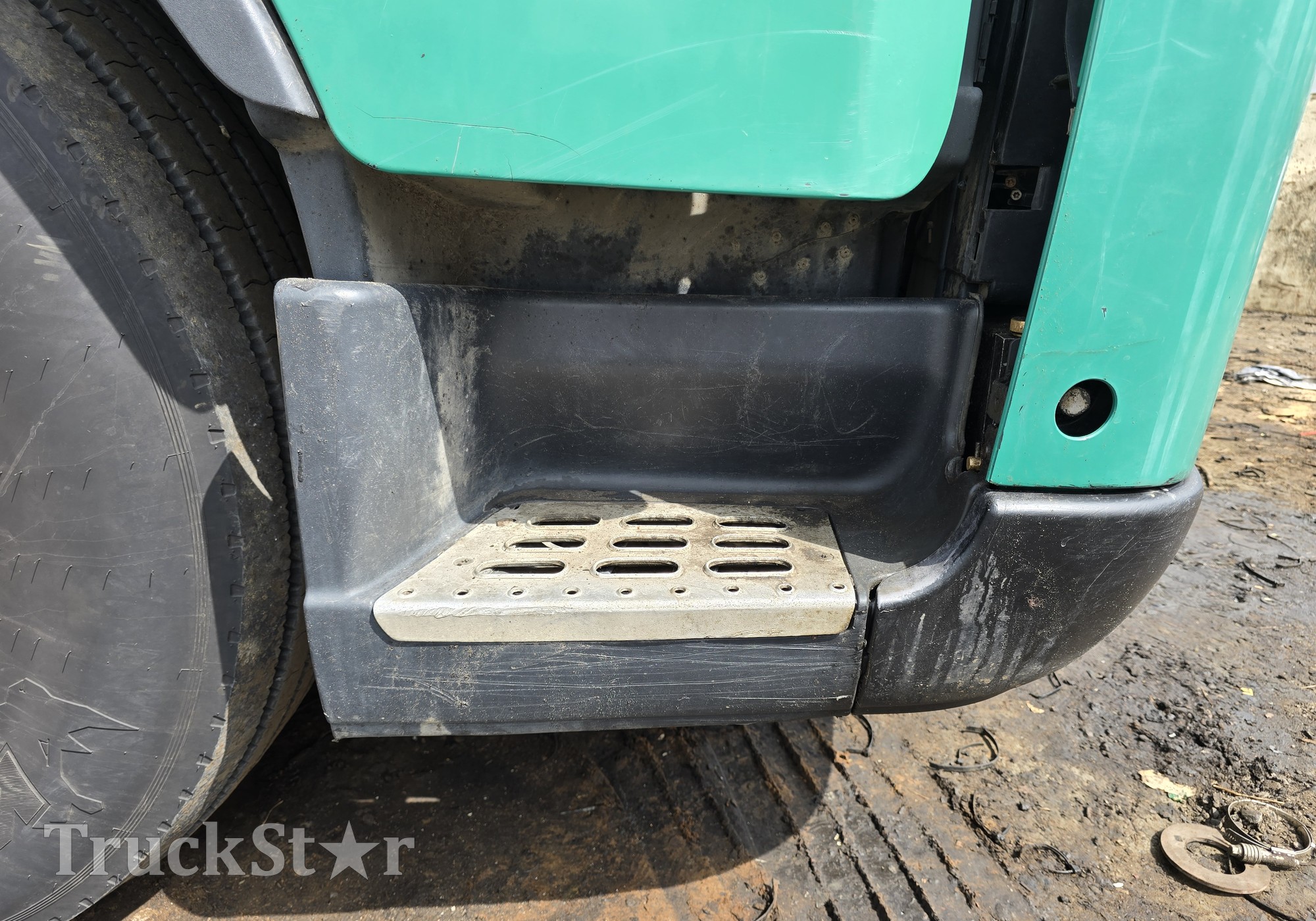 20529640 Корпус подножки правой для Volvo FH