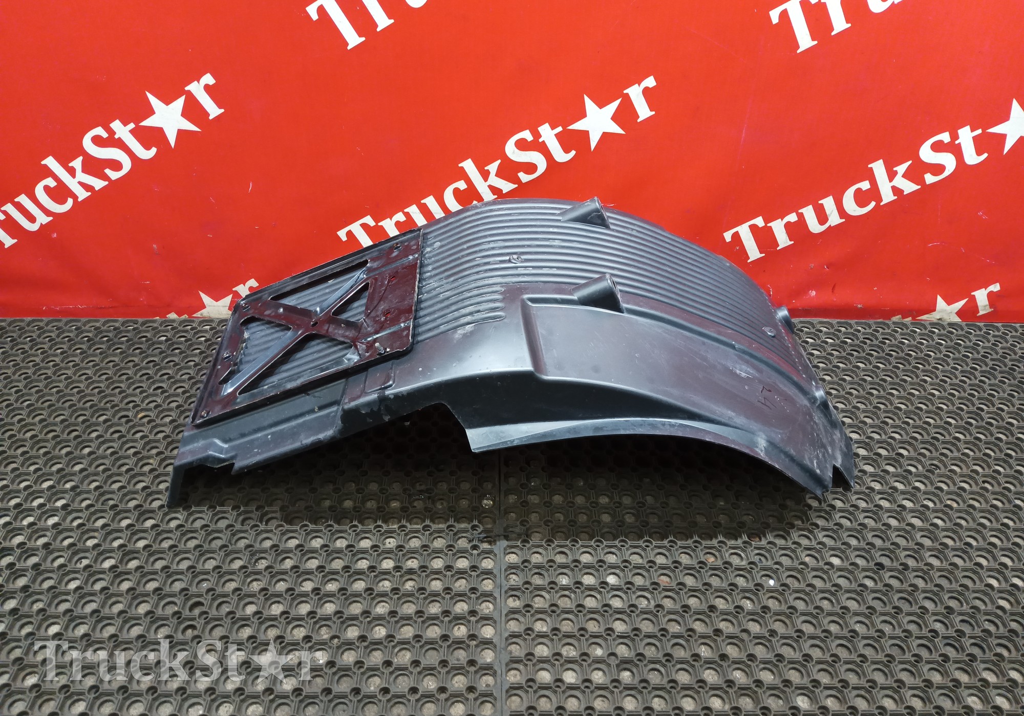 82141524 Крыло переднее 2019 г. для Volvo FH 4 (с 2012)