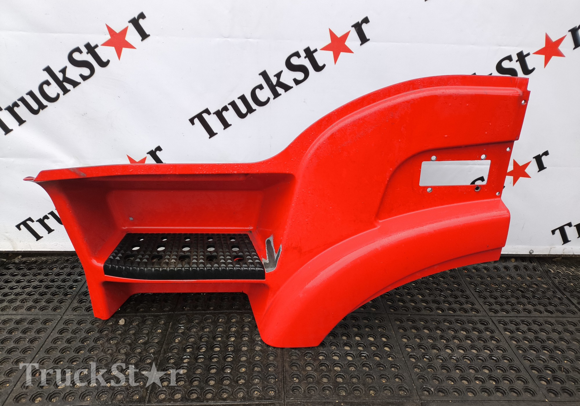 504081142 Корпус подножки левый для Iveco