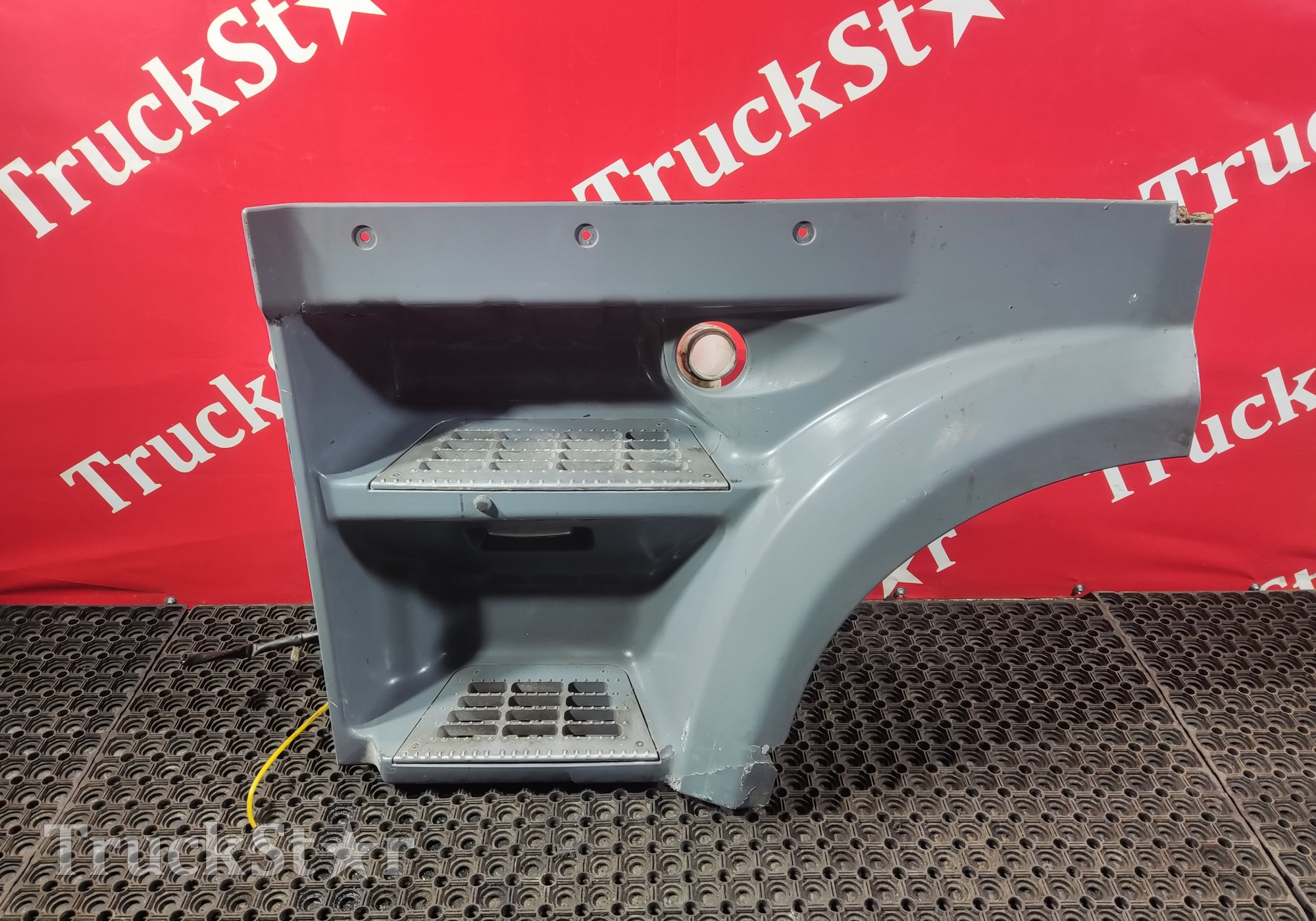 1836304 Корпус подножек левый для Daf