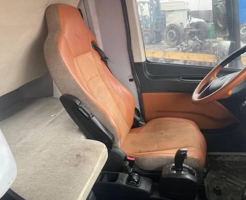 H4681010112A0 Сиденье водительское пневматическое 2023г для Foton Auman EST