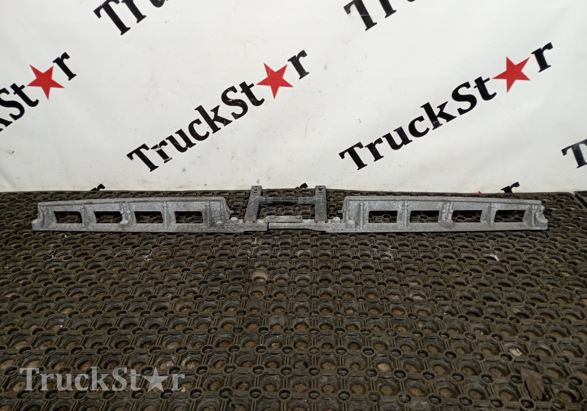 1857654 Подножка в сборе 2018г. для Daf XF106 (с 2012)