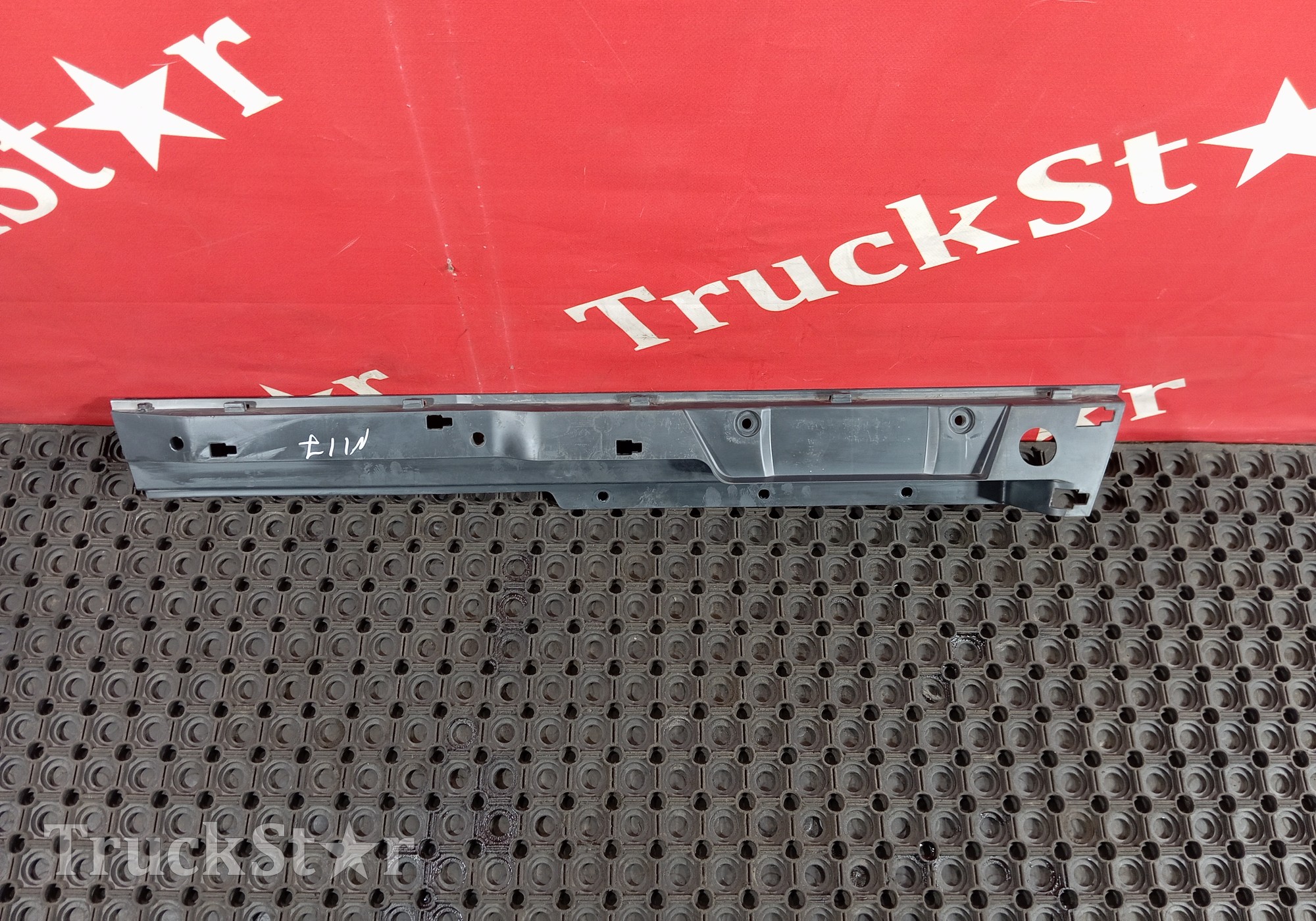 81629300262 Накладка салона правая для Man TGX I (с 2007)