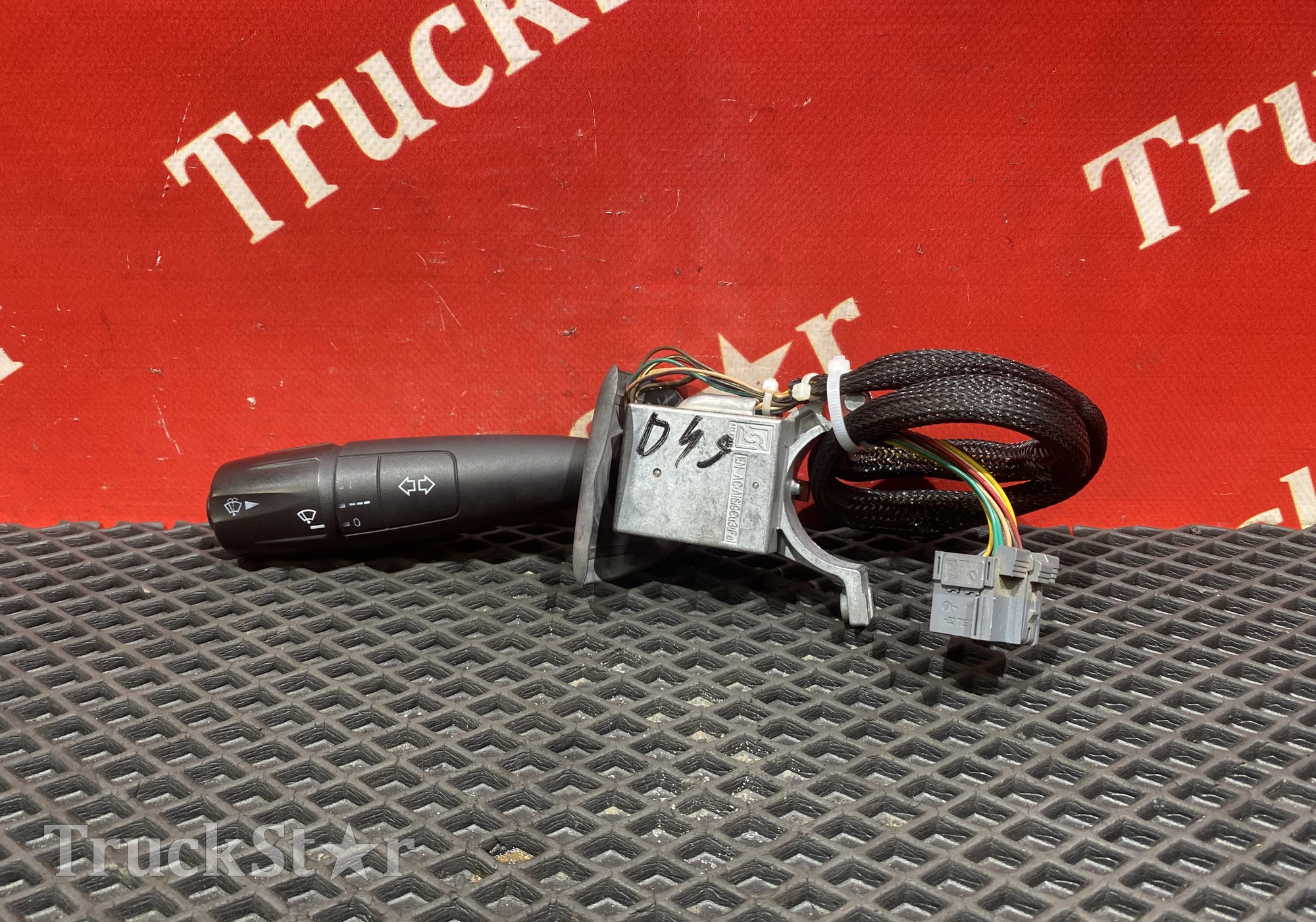 2122030 Переключатель подрулевой левый 2019г для Daf XF106 (с 2012)