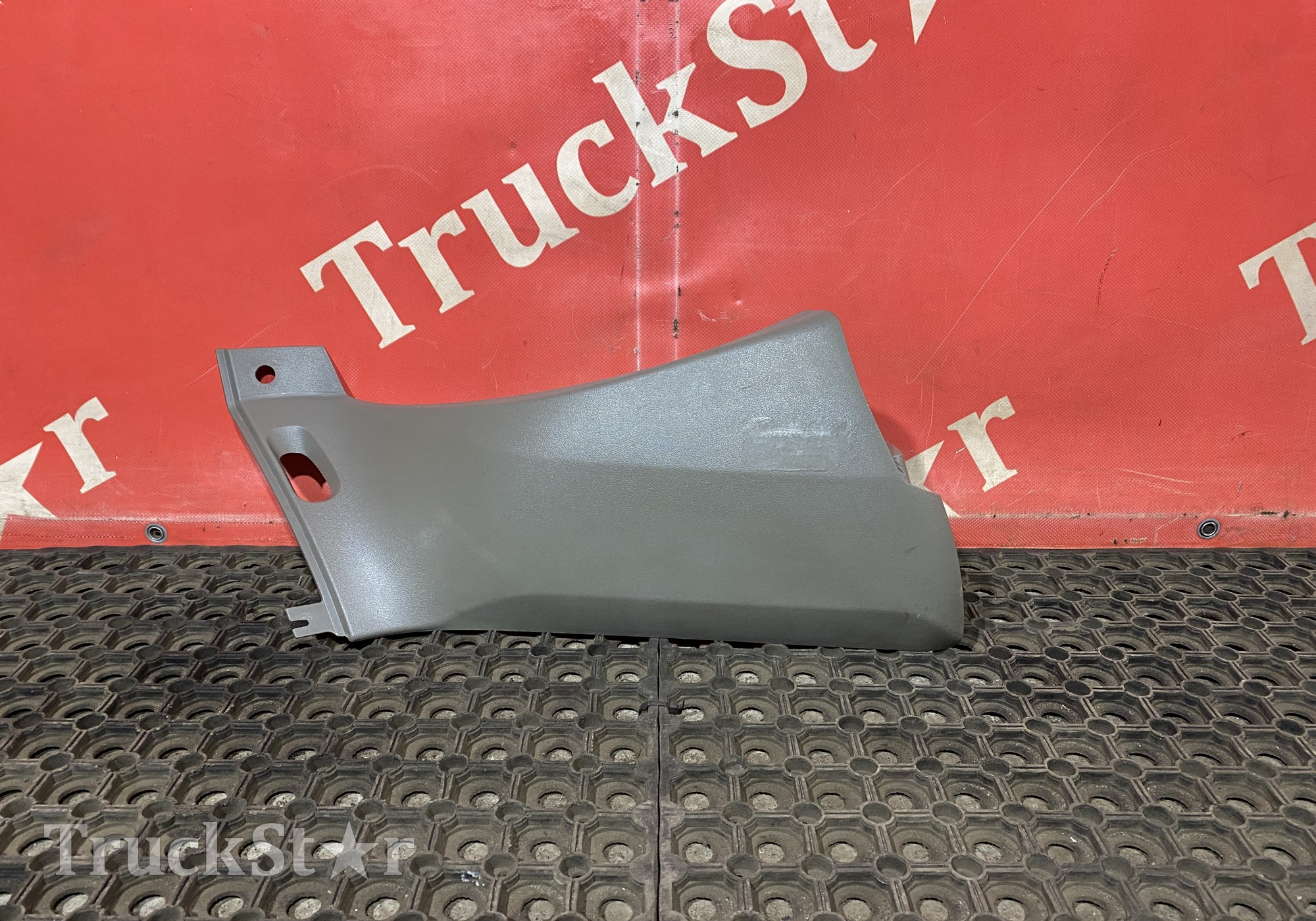 1634738 Накладка торпедо правая для Daf XF105