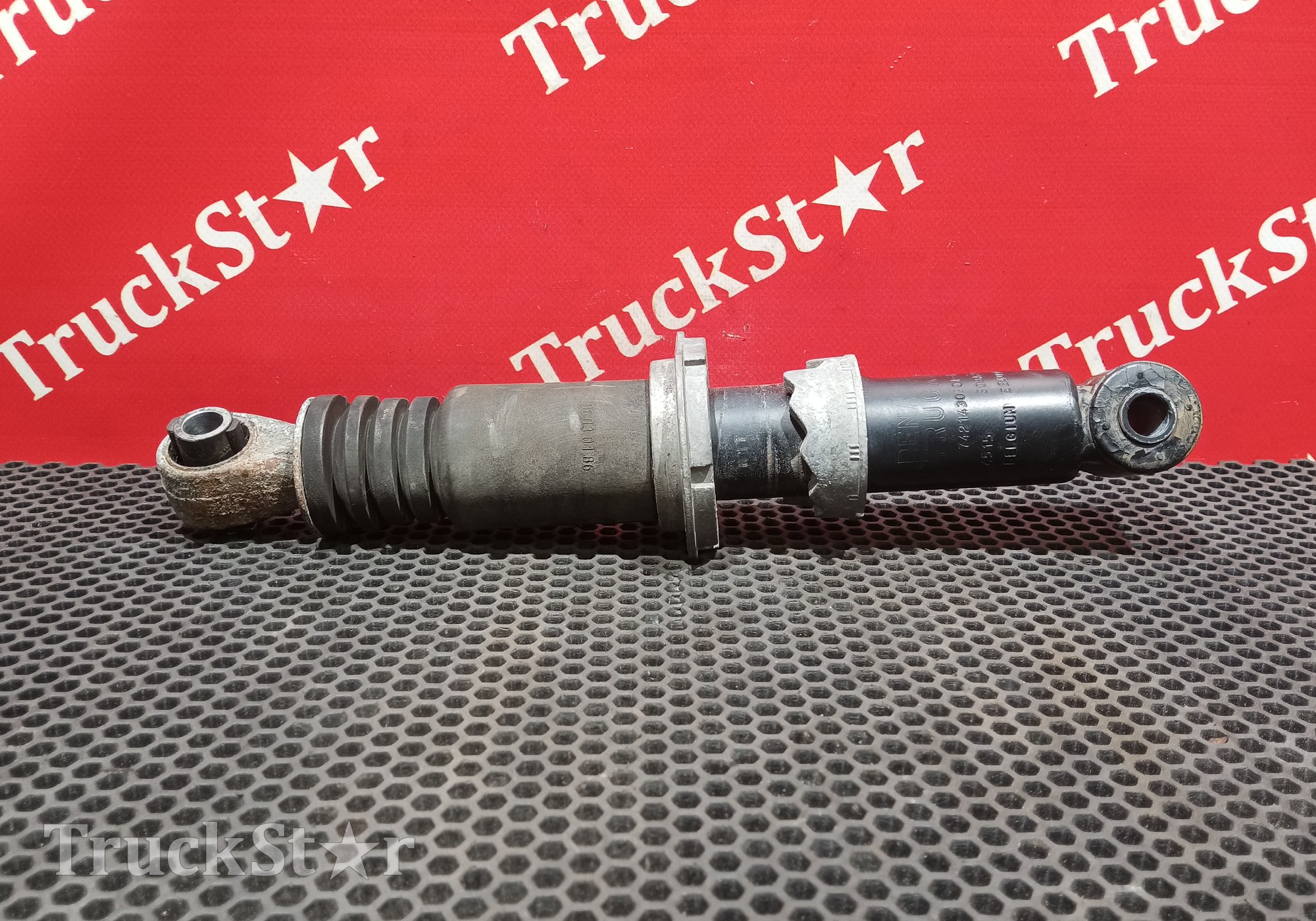 7421430901 Амортизатор кабины задний 2020г. для Volvo