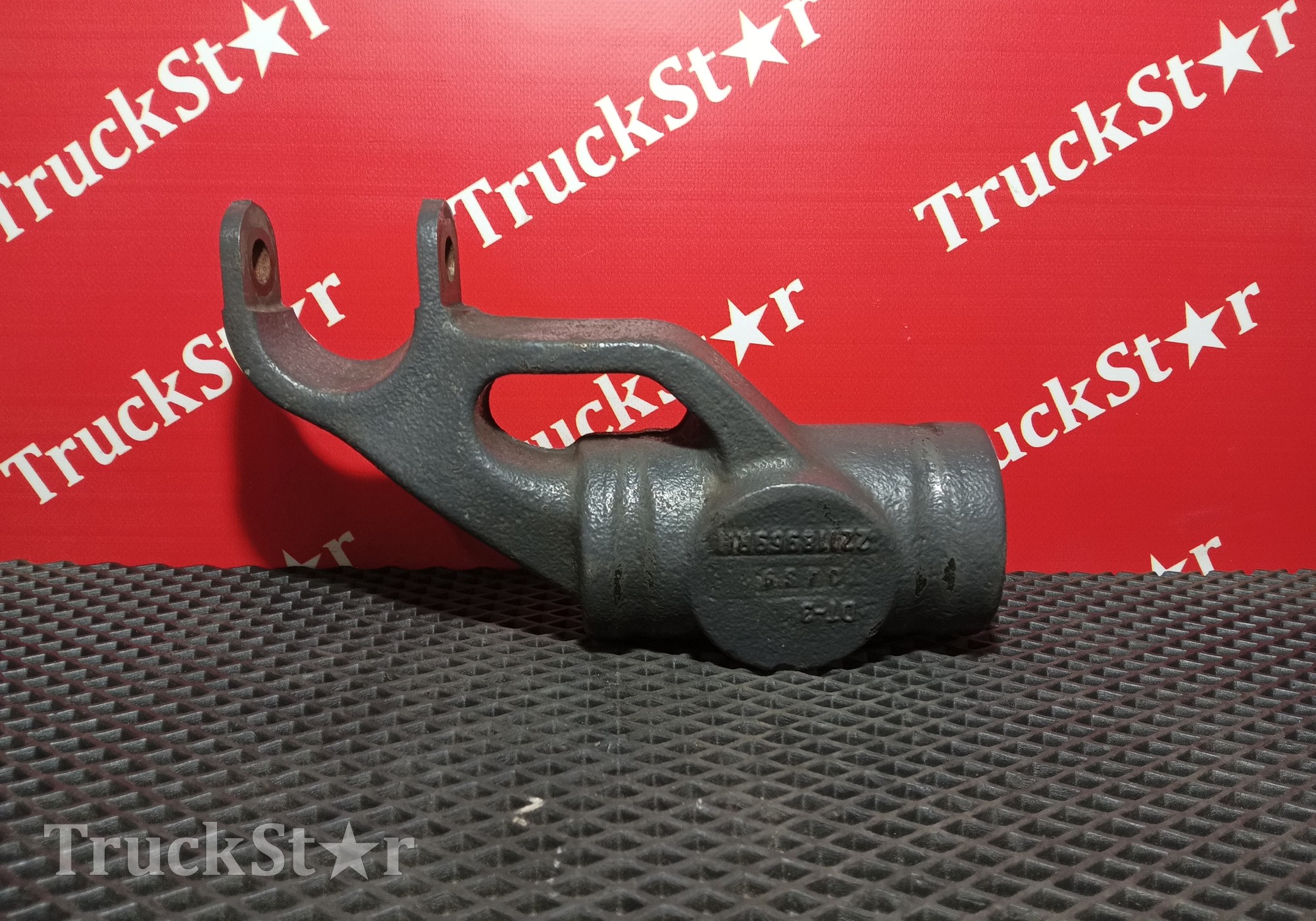 7422118969 Кронштейн амортизатора переднего правый 2018г. для Volvo FM