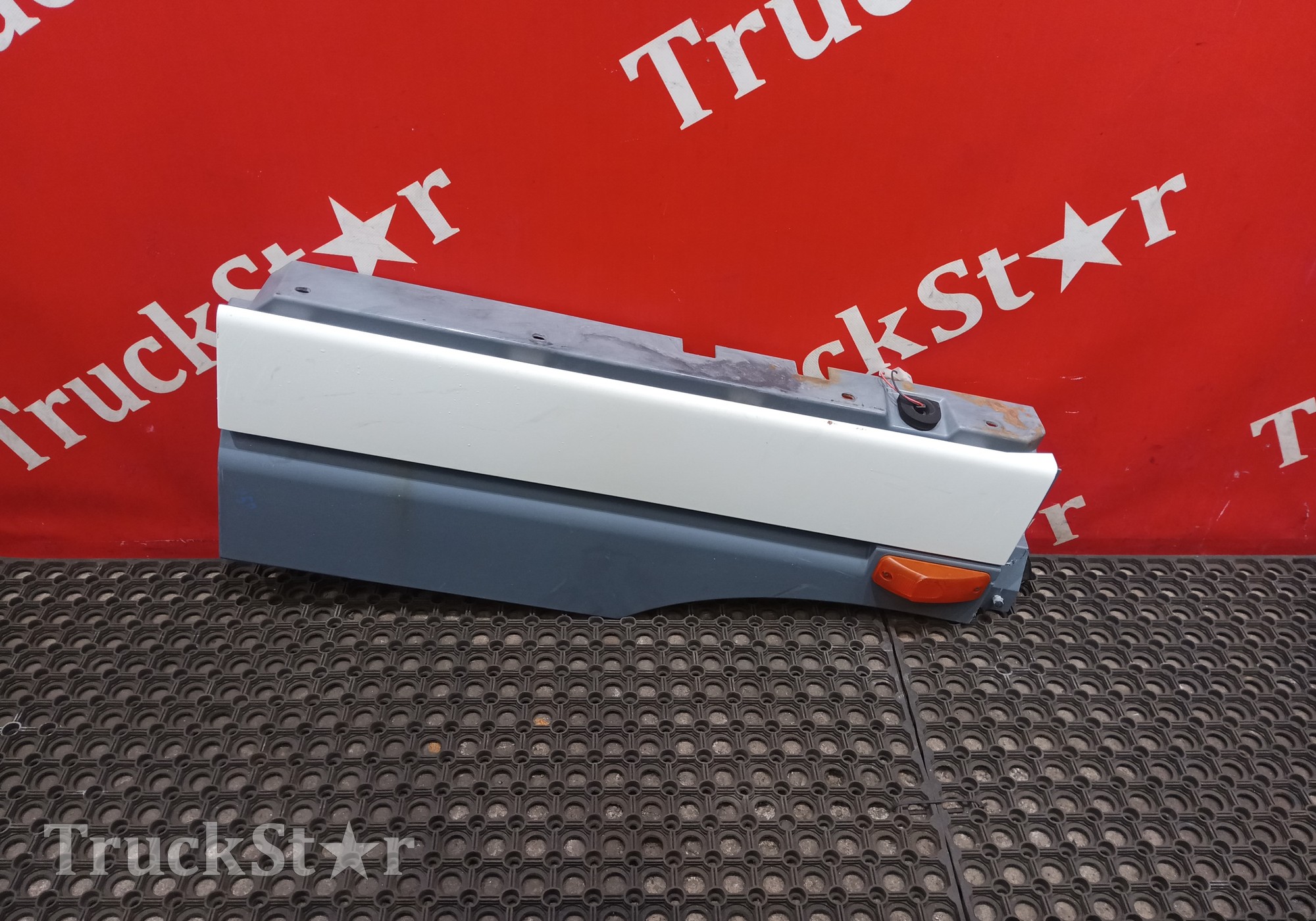 1855611 Продолжение крыла правого 2016г. для Daf XF105