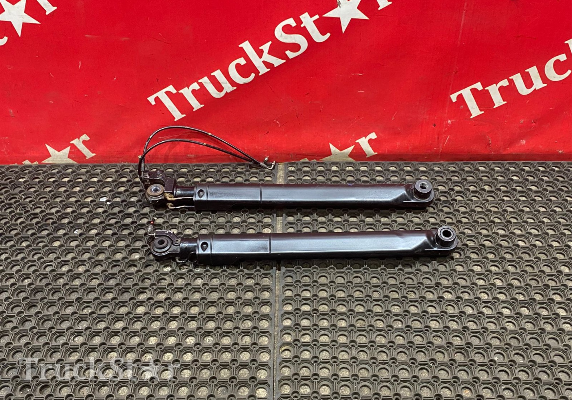 7422302635 Комплект цилиндров подъема кабины для Renault T (с 2013)