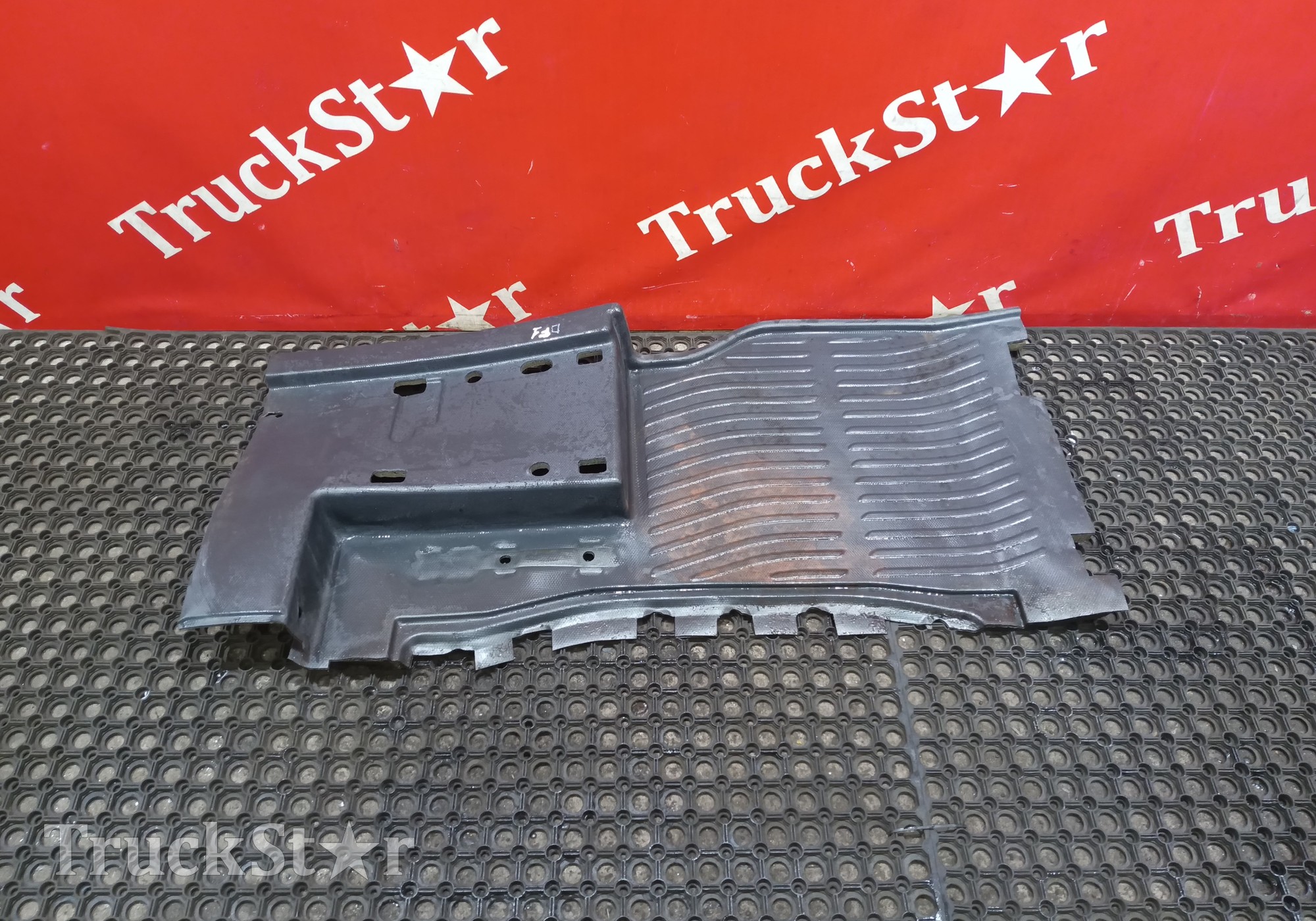 5109030C6260 Покрытие напольное правое 2023г для DongFeng GX DFH4180