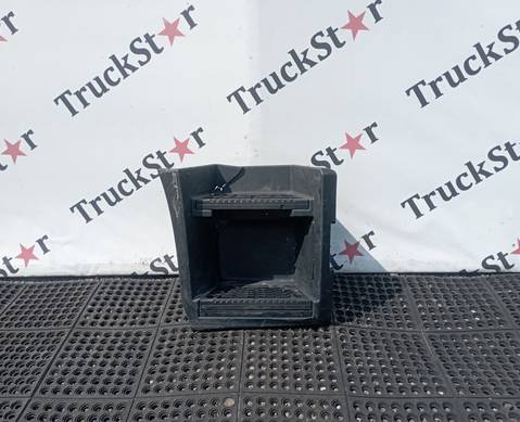 7423315433 Корпус (дефект) подножек правый 2020г. для Renault T (с 2013)