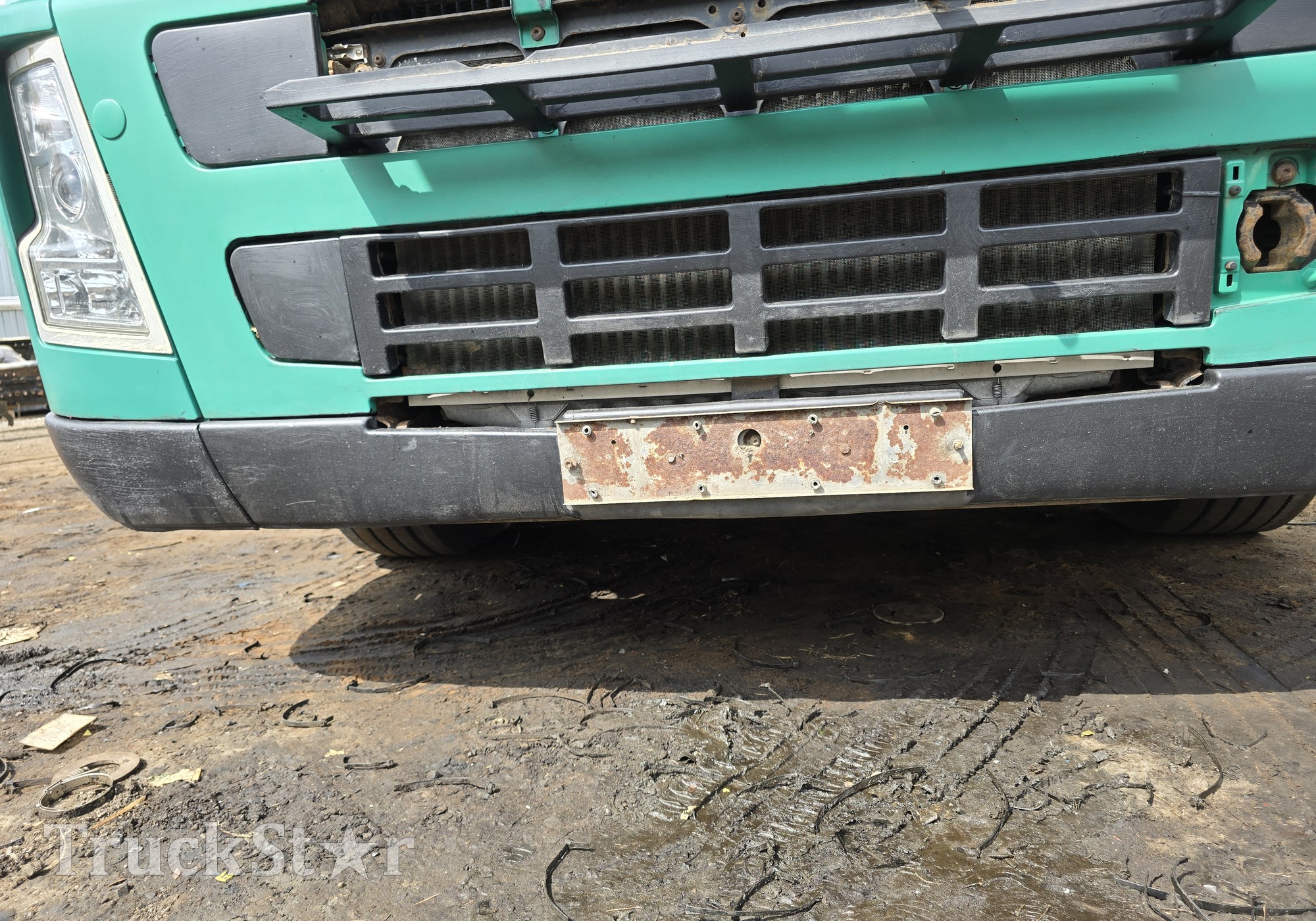 20529740 Накладка бампера центральная для Volvo FM
