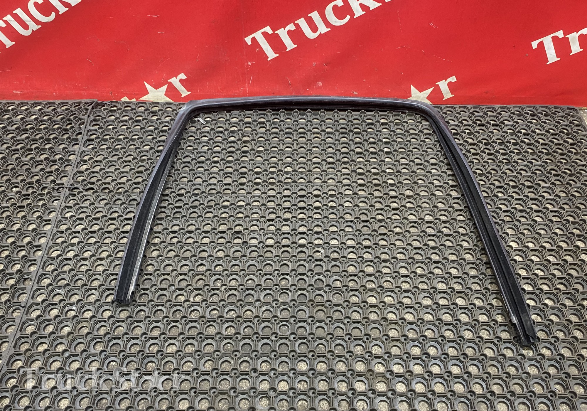 6107029C6100 Направляющая стекла двери левой 2024г для DongFeng GX DFH4180
