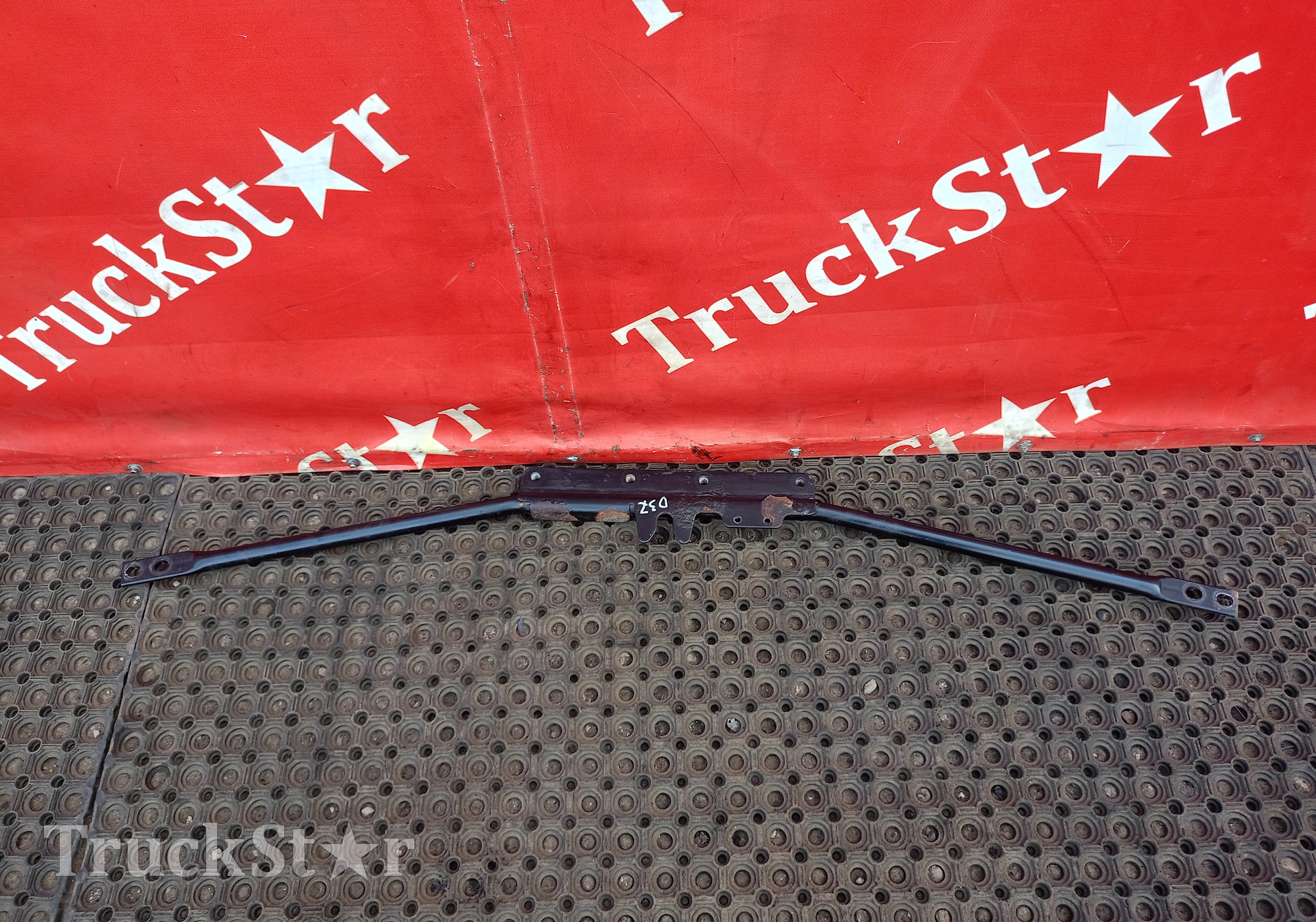 1850656 Тяга торсиона кабины для Daf XF106 (с 2012)