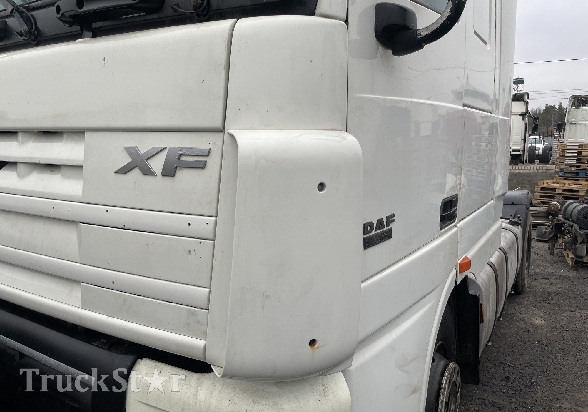 1400011 Дефлектор кабины левый для Daf XF105