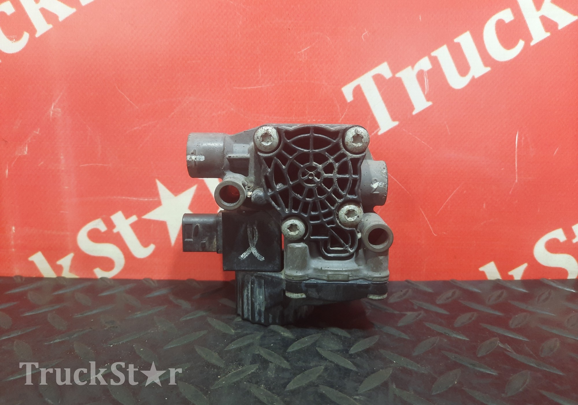 7421327358 Кран ABS 2016 г. для Volvo FM