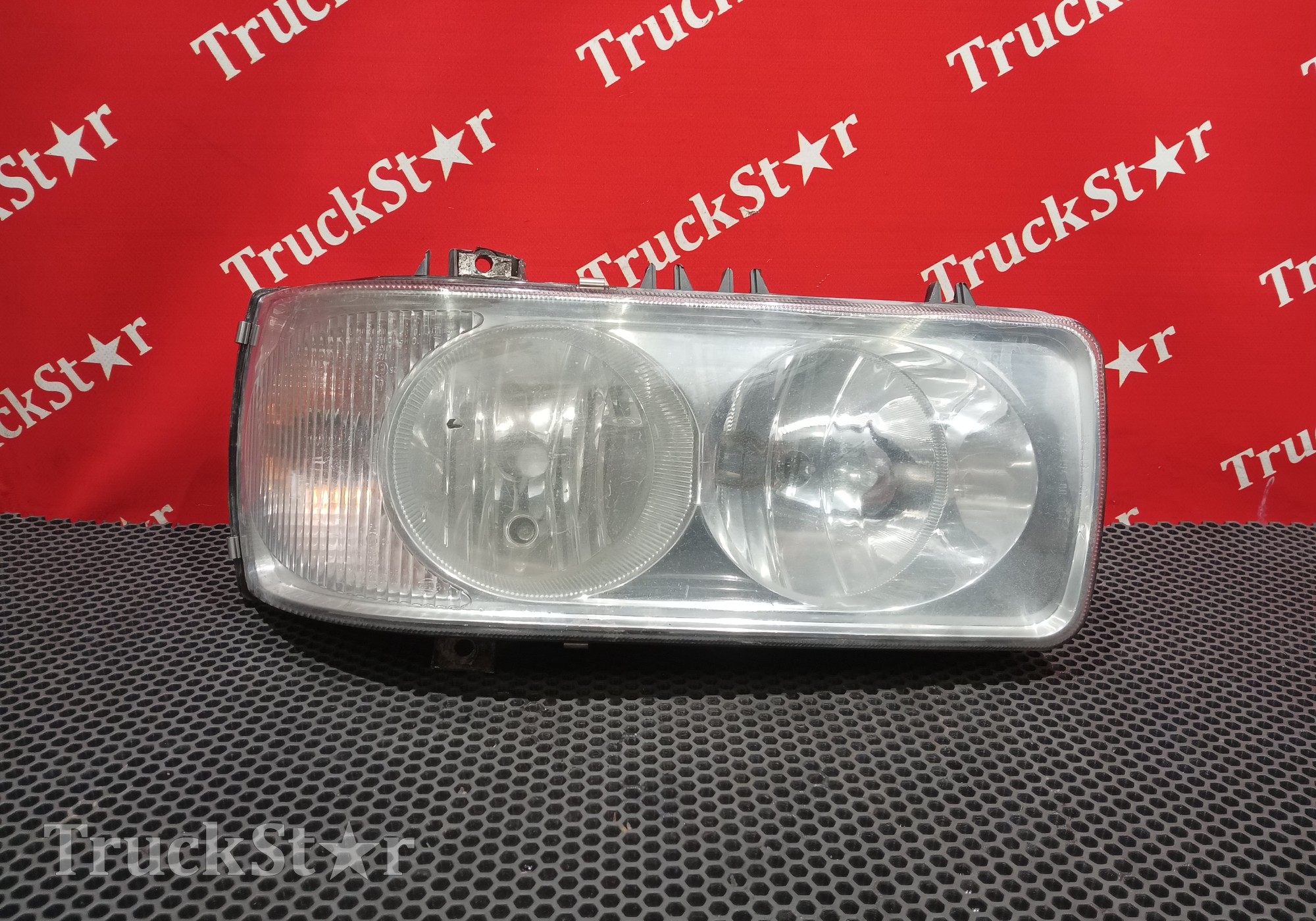 1832397 Фара (дефект) передняя правая для Daf 95XF