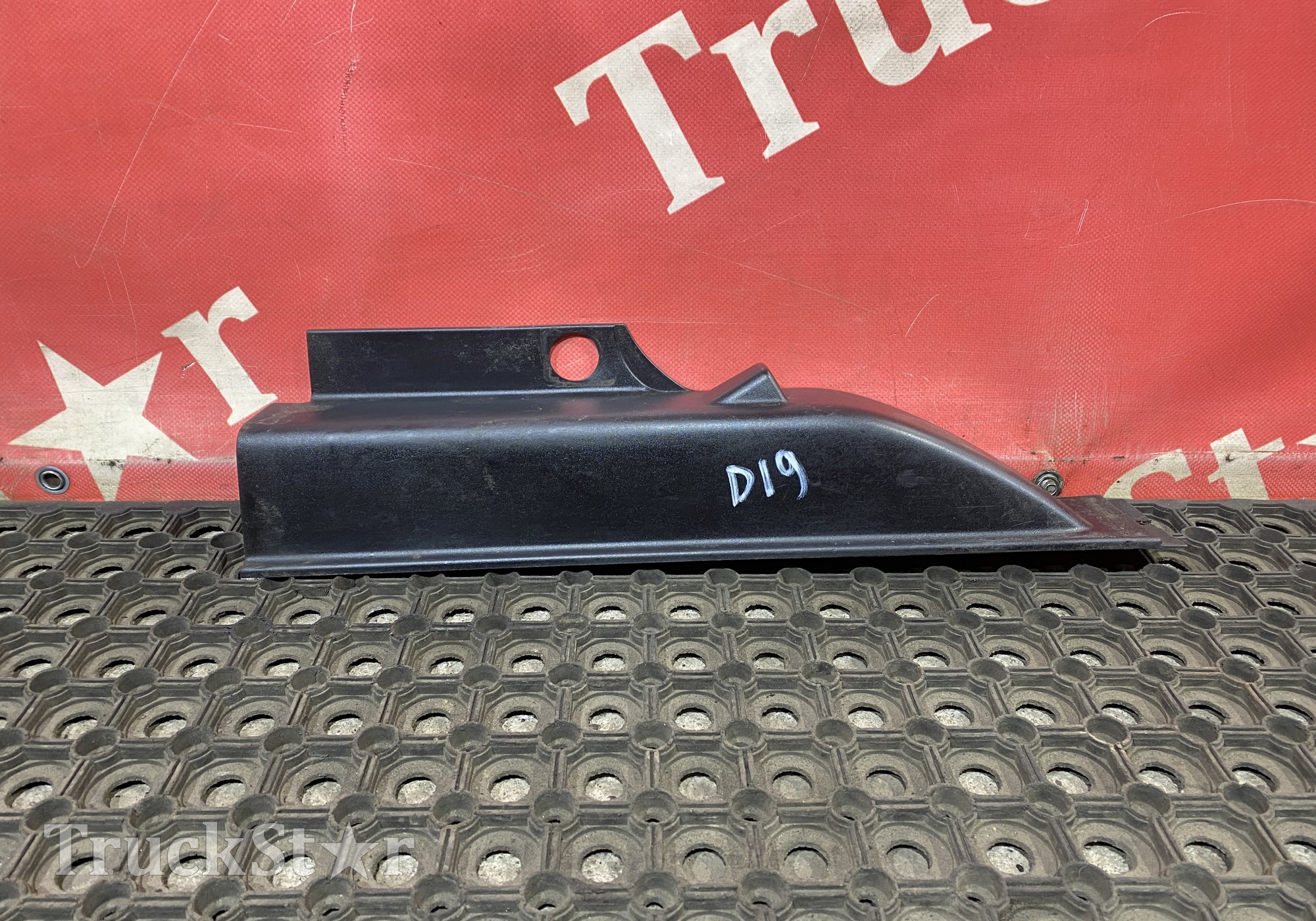 1368668 Накладка ручки бардачка левая для Daf XF105