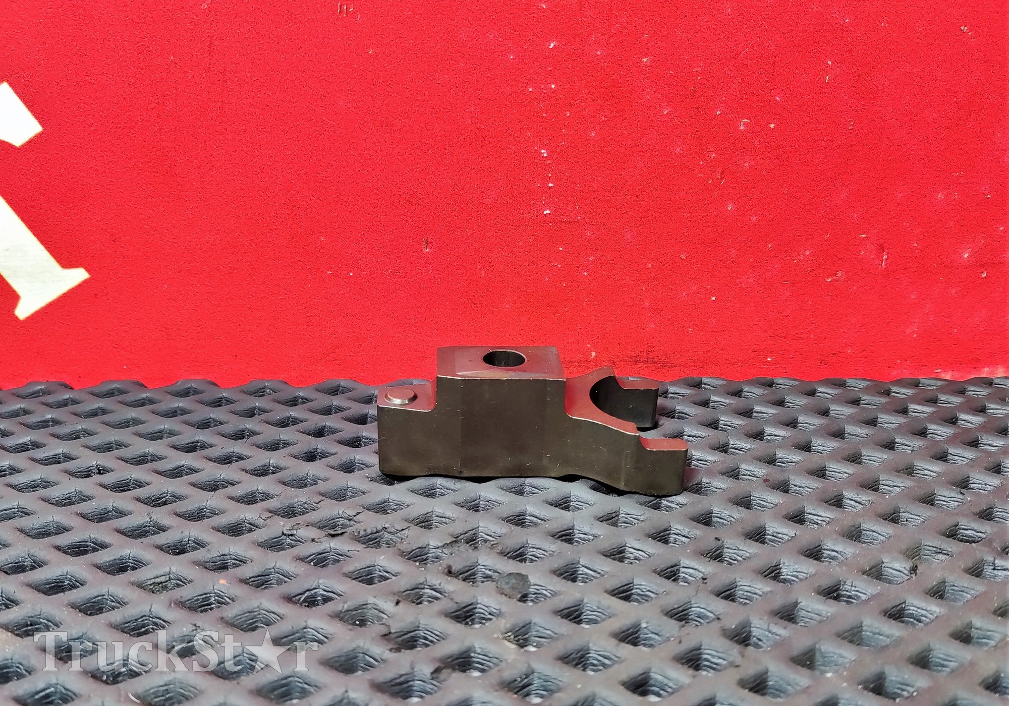 7421425162 Кронштейн форсунки топливной для Renault Magnum