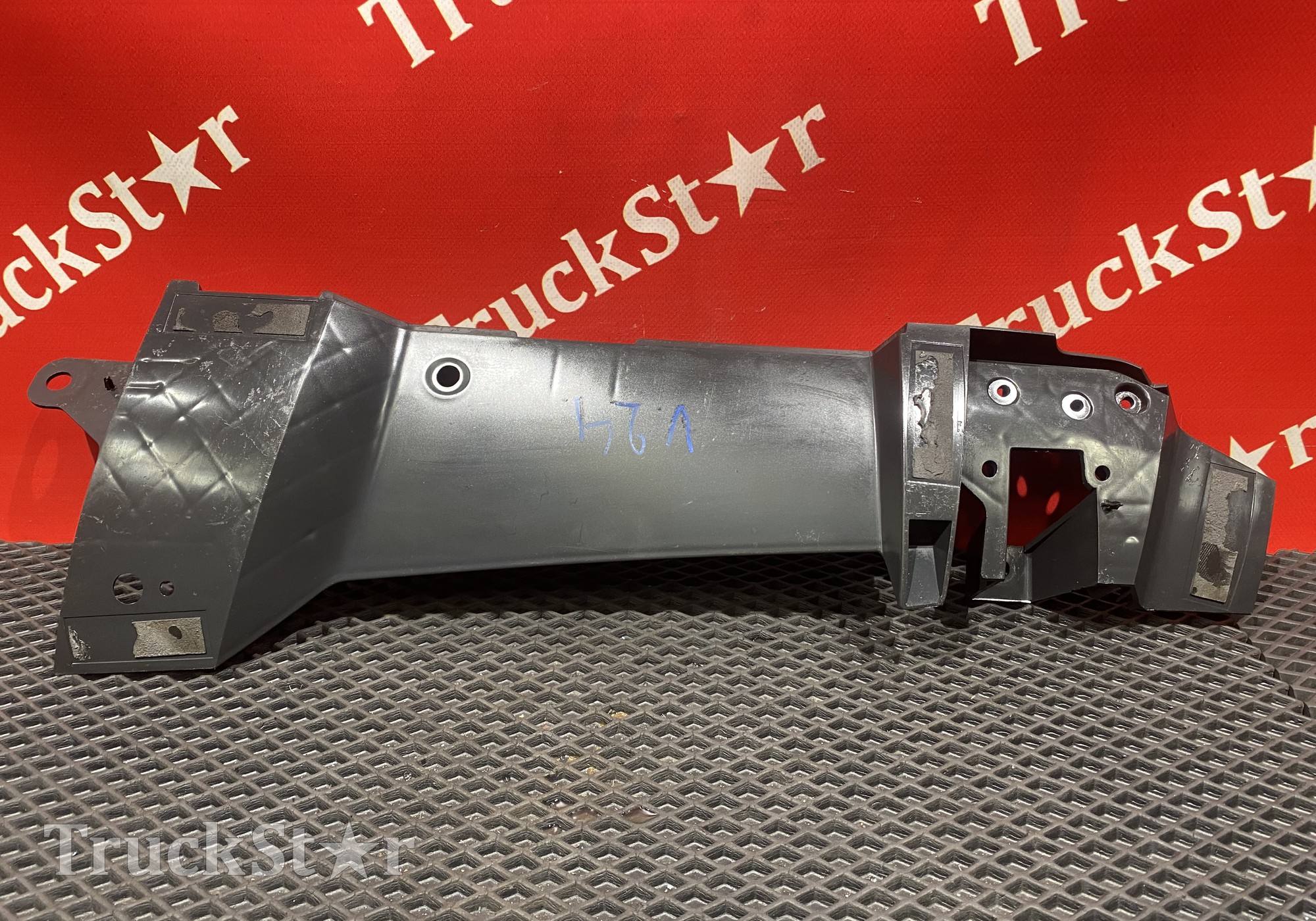82884084 Дефлектор фары правой 2019г для Volvo FH 4 (с 2012)